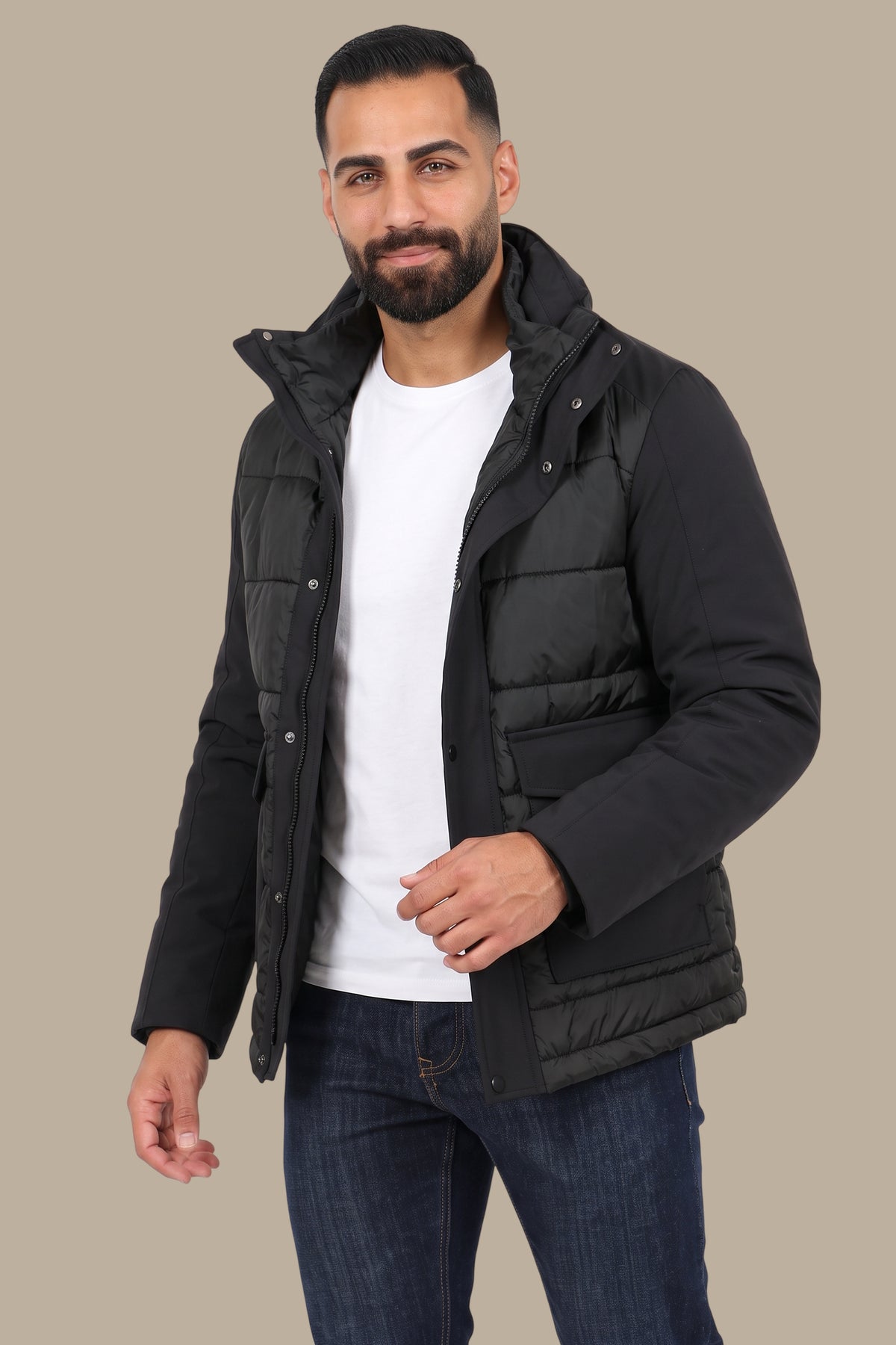 Wind Breaker: Stay Stylish and Functional with Two Spacious Pockets