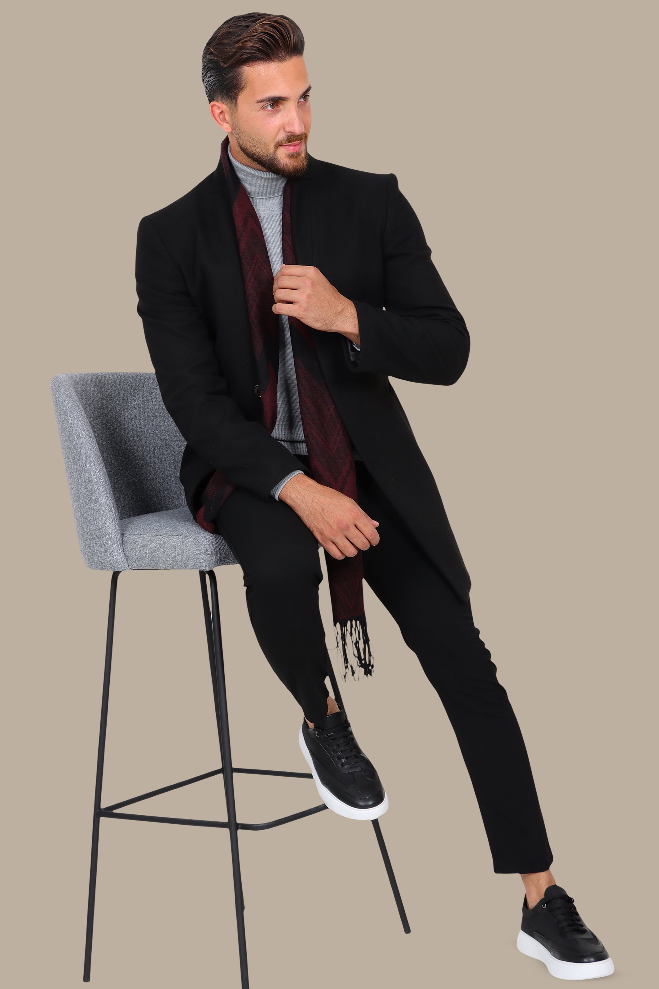 Black Elegance: The Classic Coat Col Mao in Basic Black