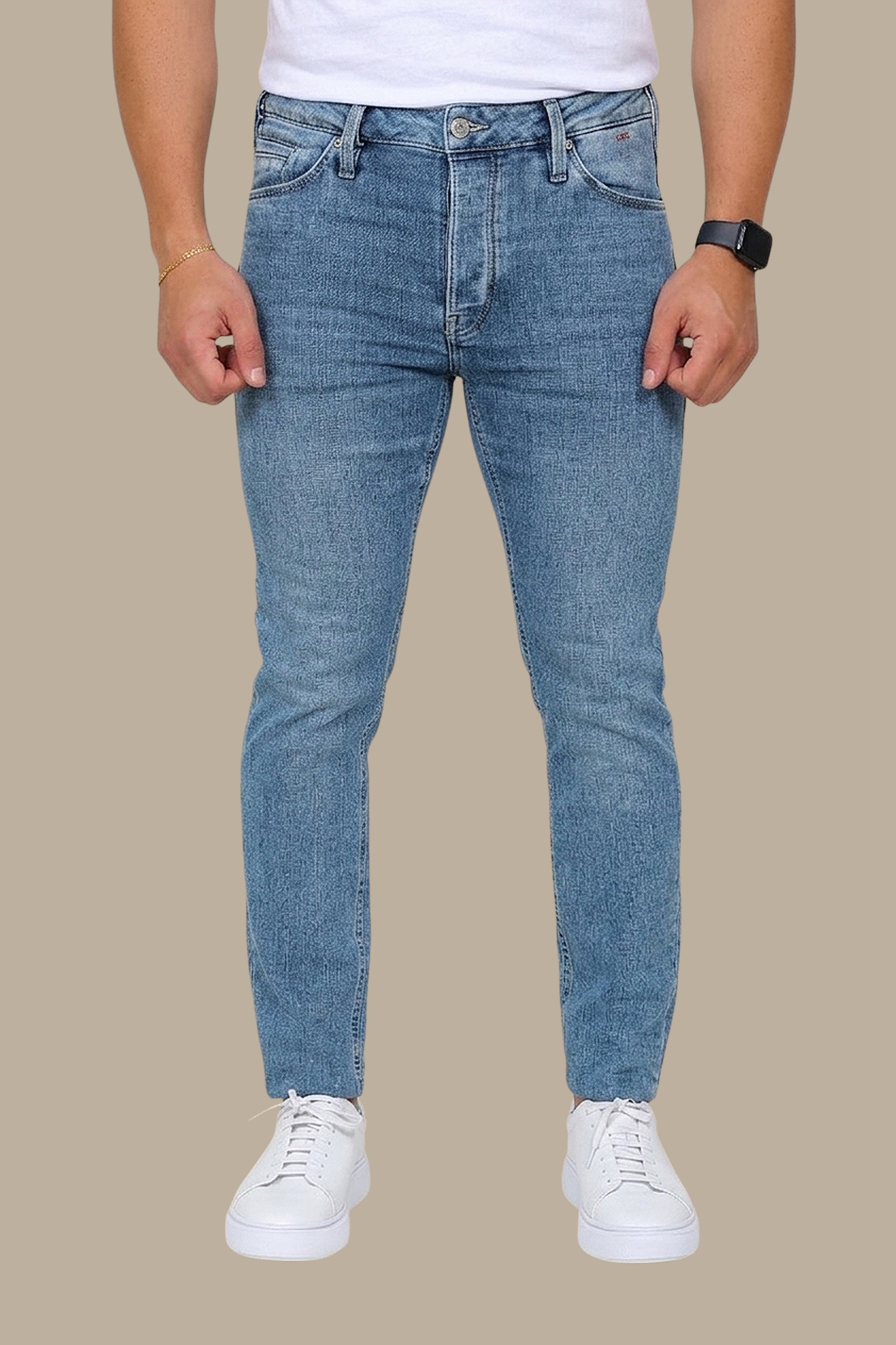 Light Blue Délavé Slim-Fit Jeans