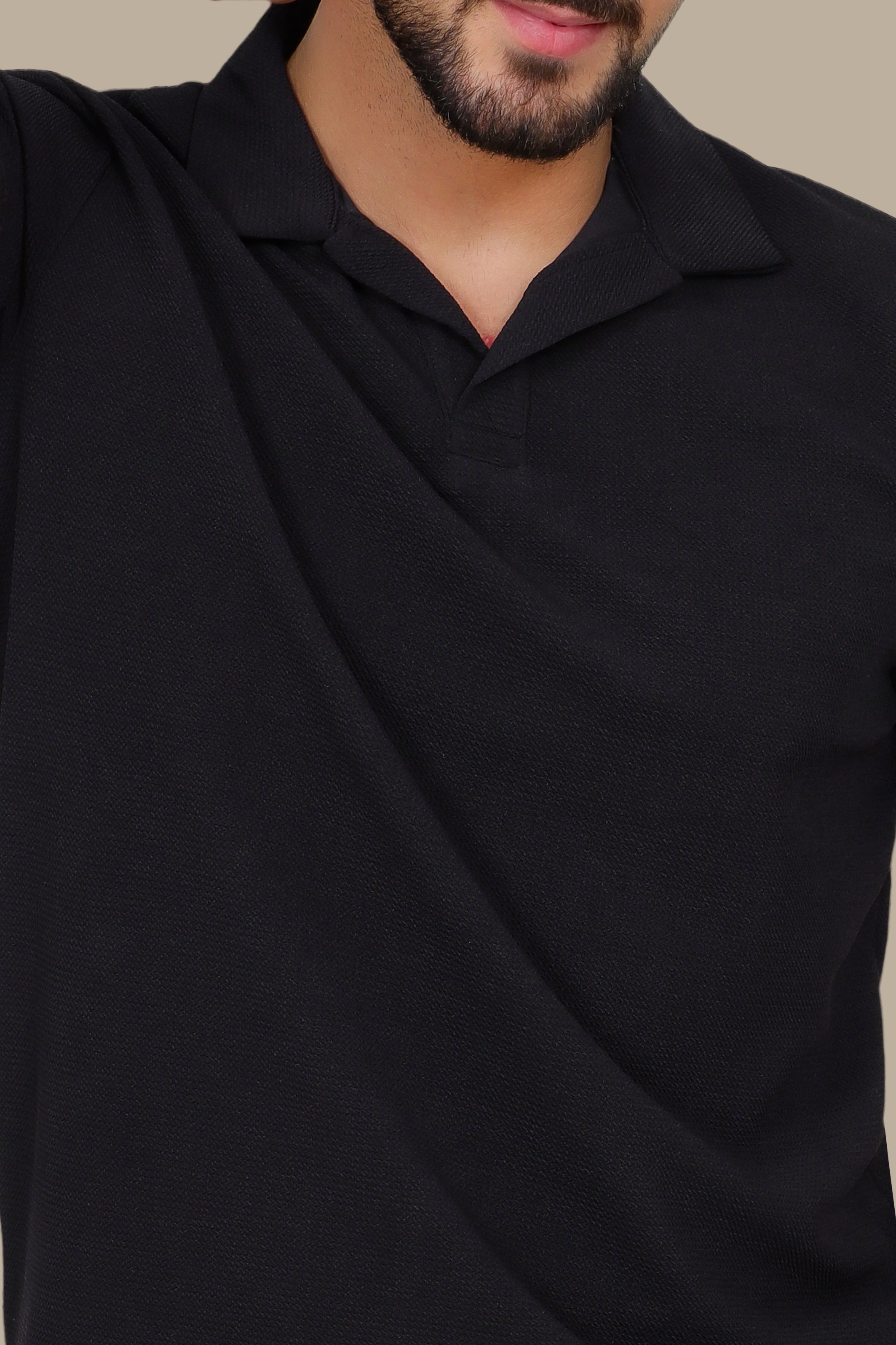 Polo Structure V-Neck in Black