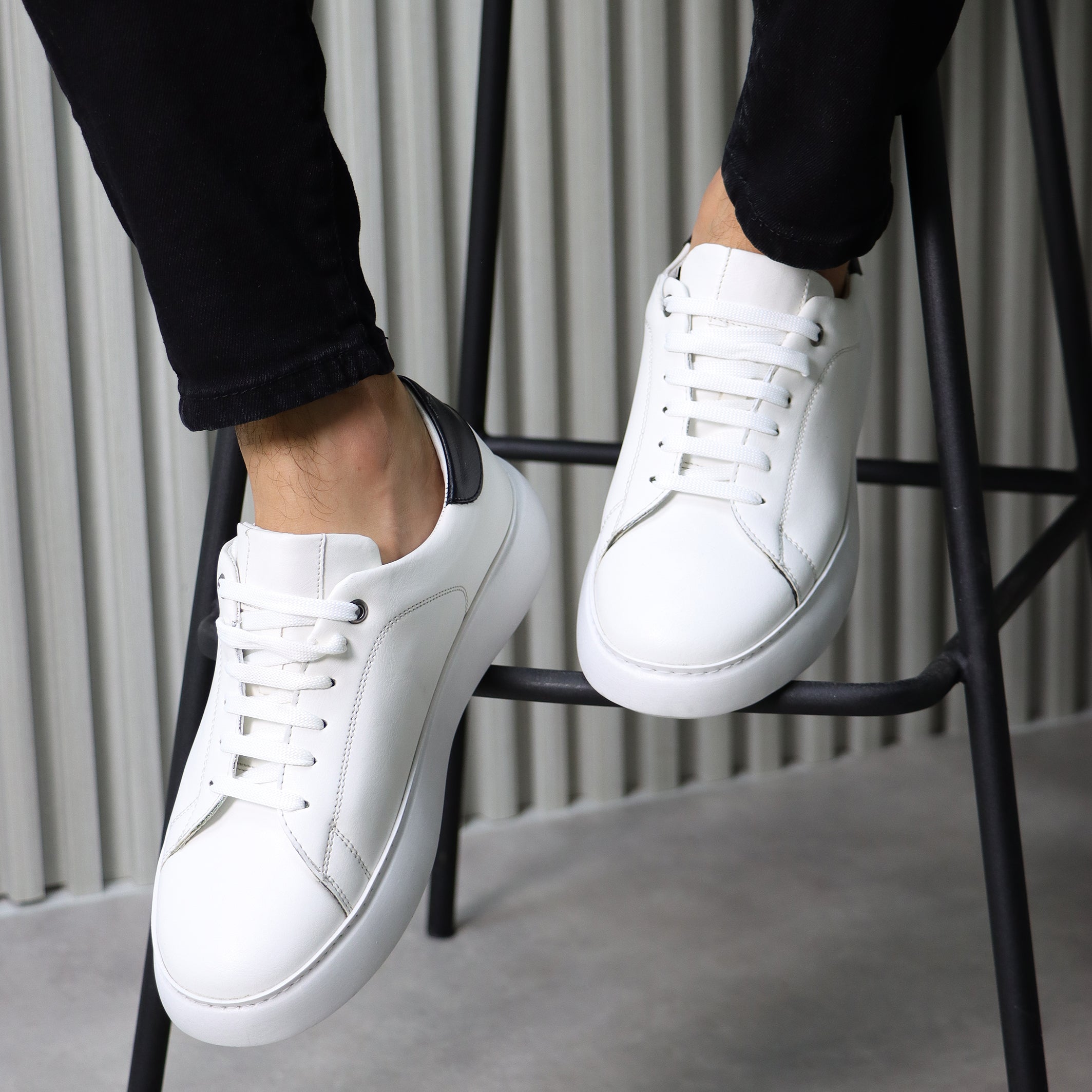 Alexander Basic Sneakers with Black Heel