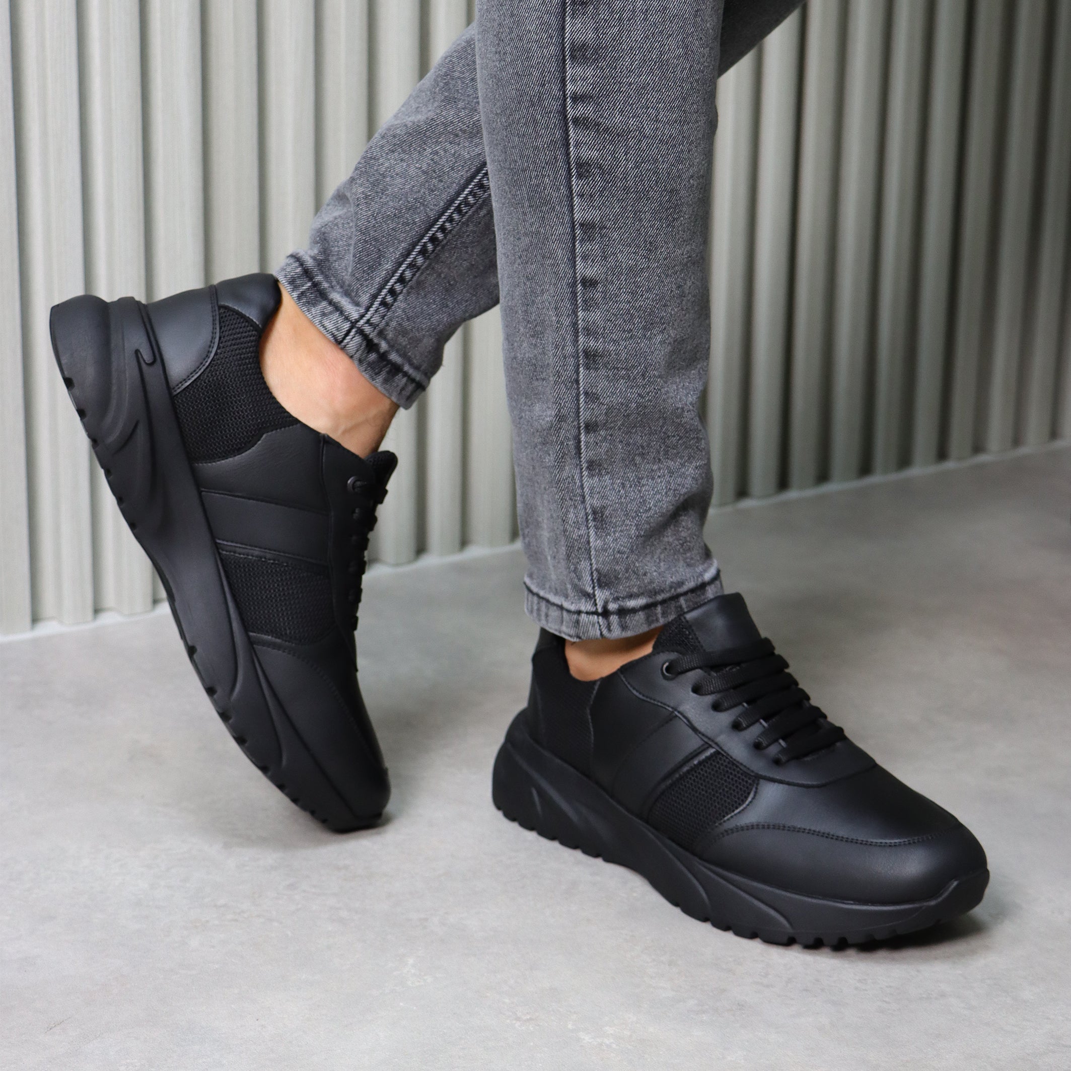 FitFlop Leather Sneakers – Black