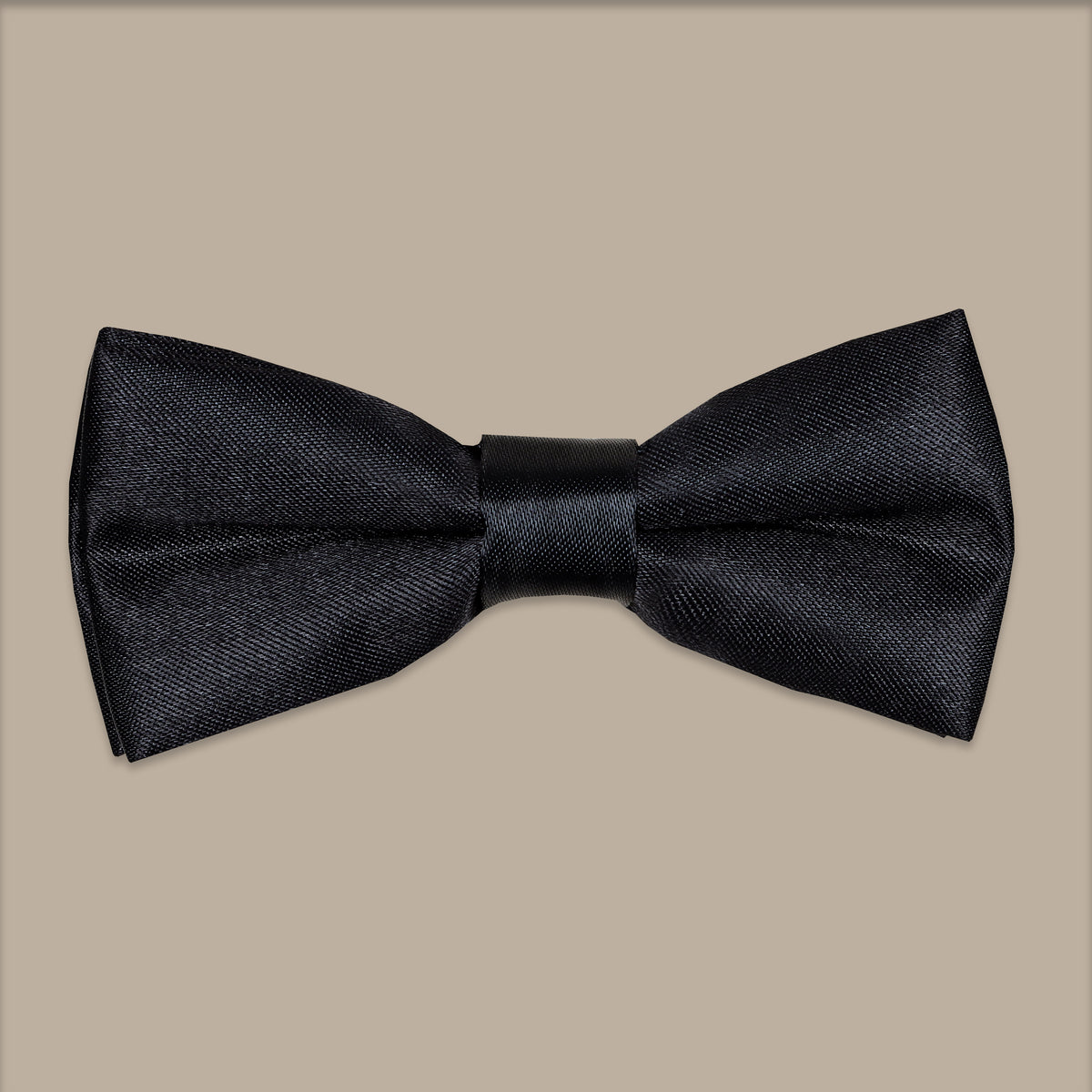 Basic Satin Bowtie in Black