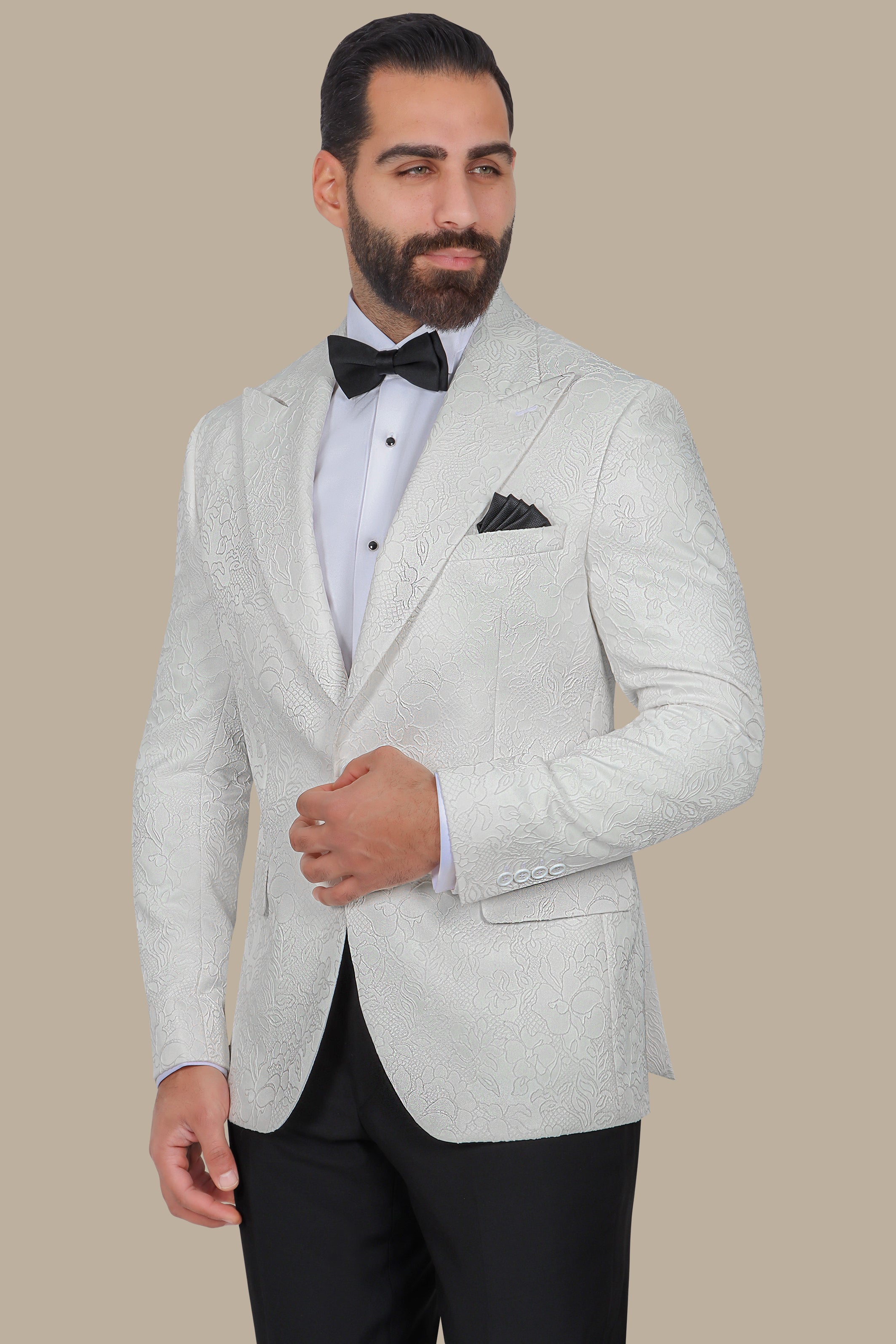 Off-White Suit with Wide Peak Jacquard