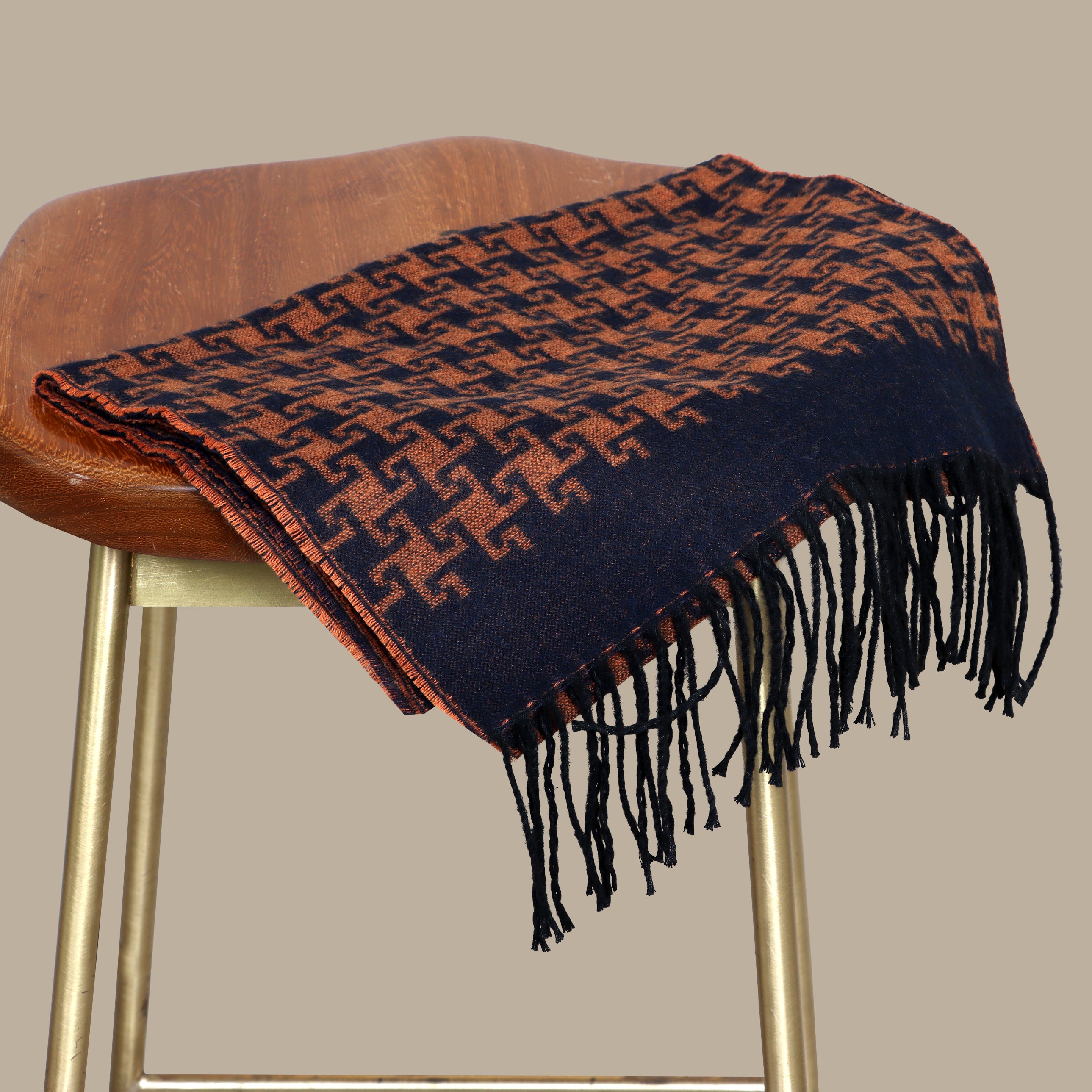 Havana Hues: Havane-Colored Wool Scarf with Exquisite Design