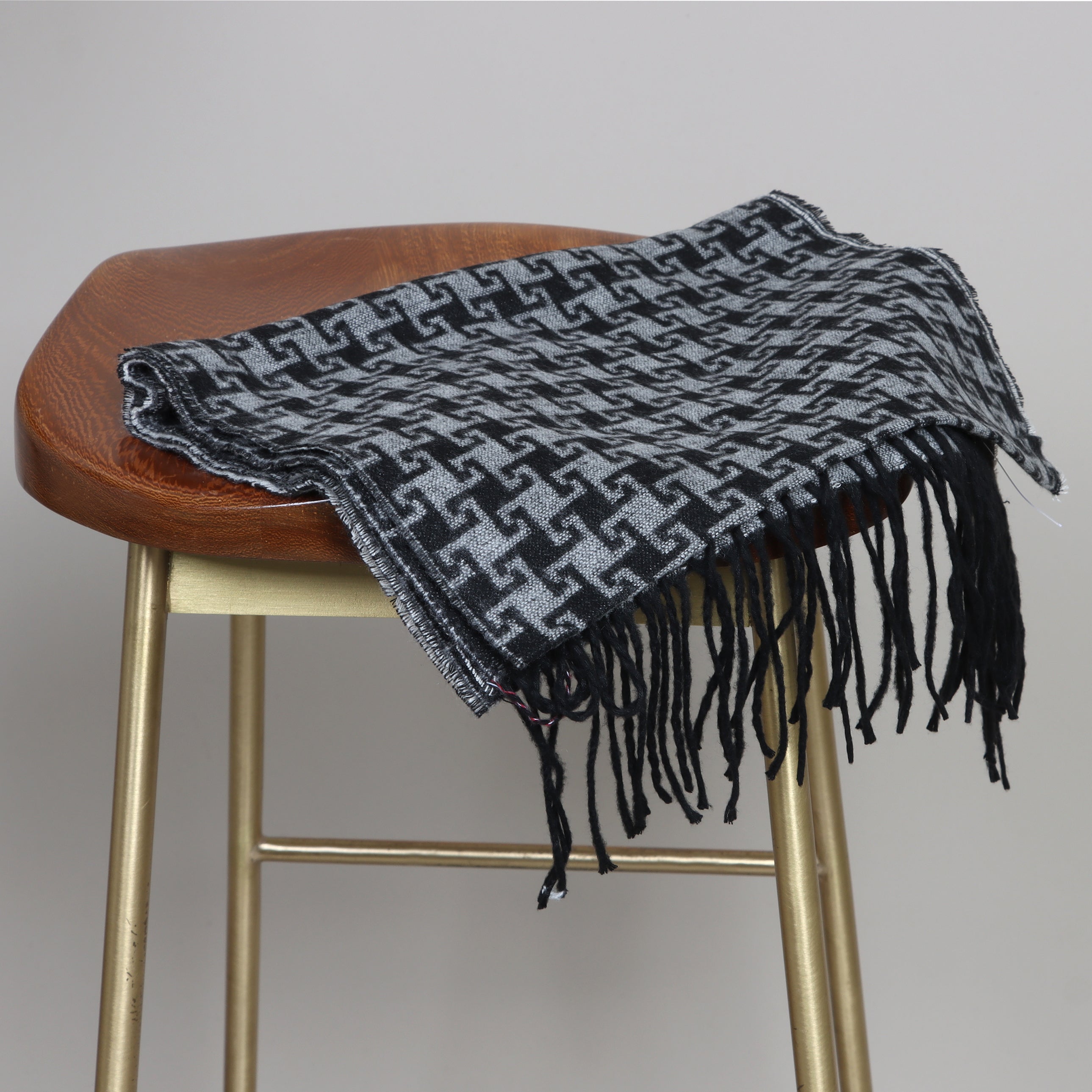 Modern Charcoal: Designed Wool Scarf in Elegant Grey