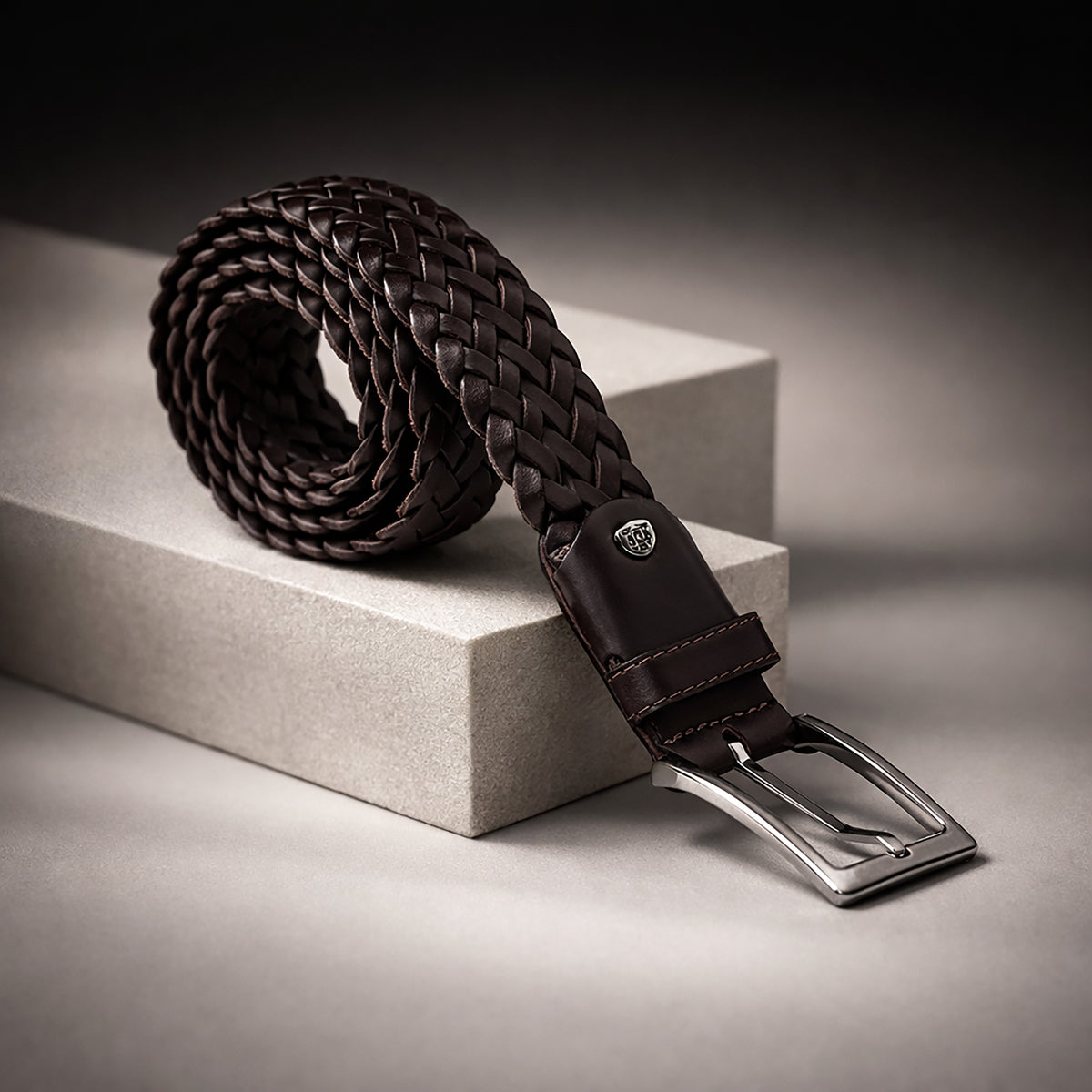 Chestnut Charm: Braided Brown Leather Belt