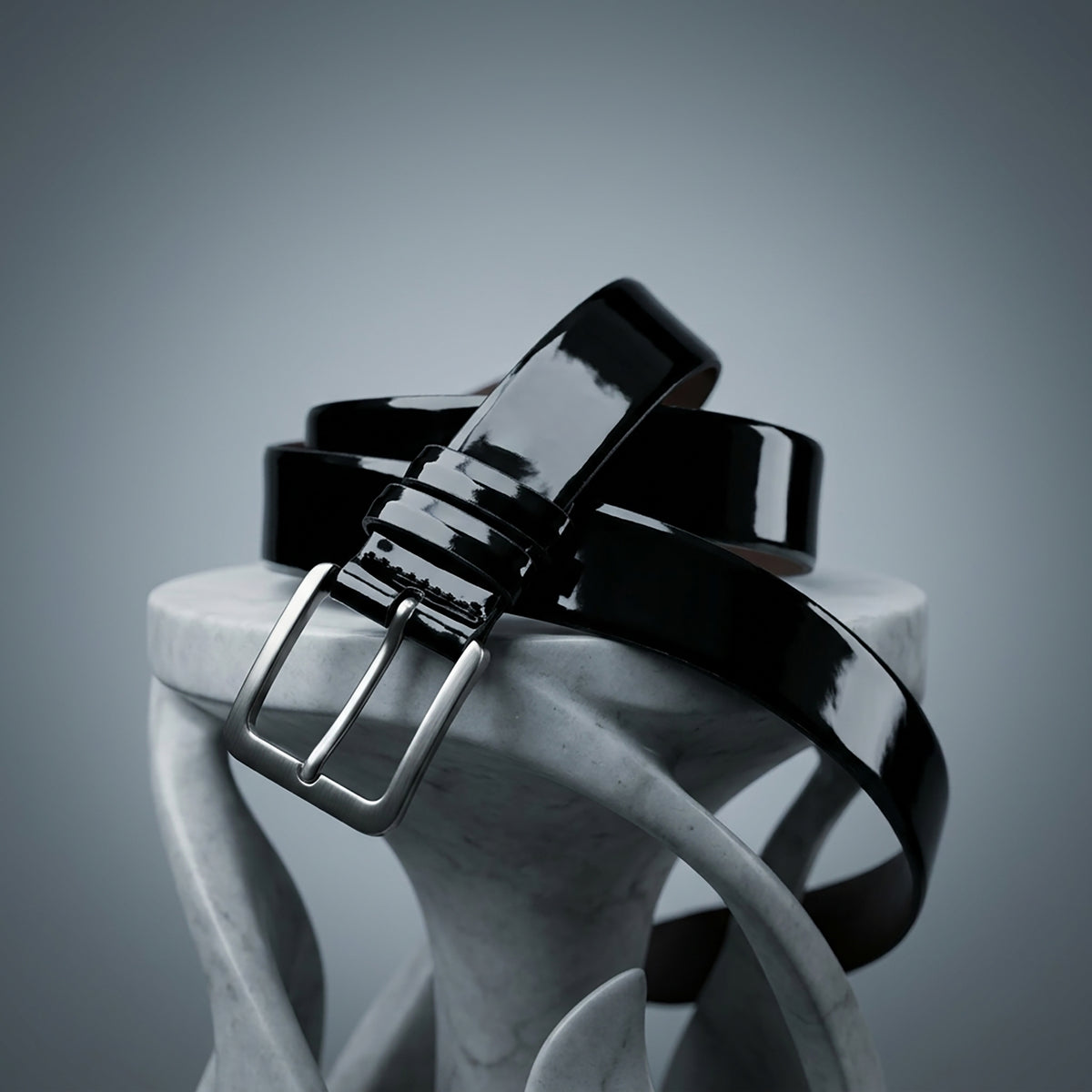 Black Shiny Belt: Sleek and Stylish