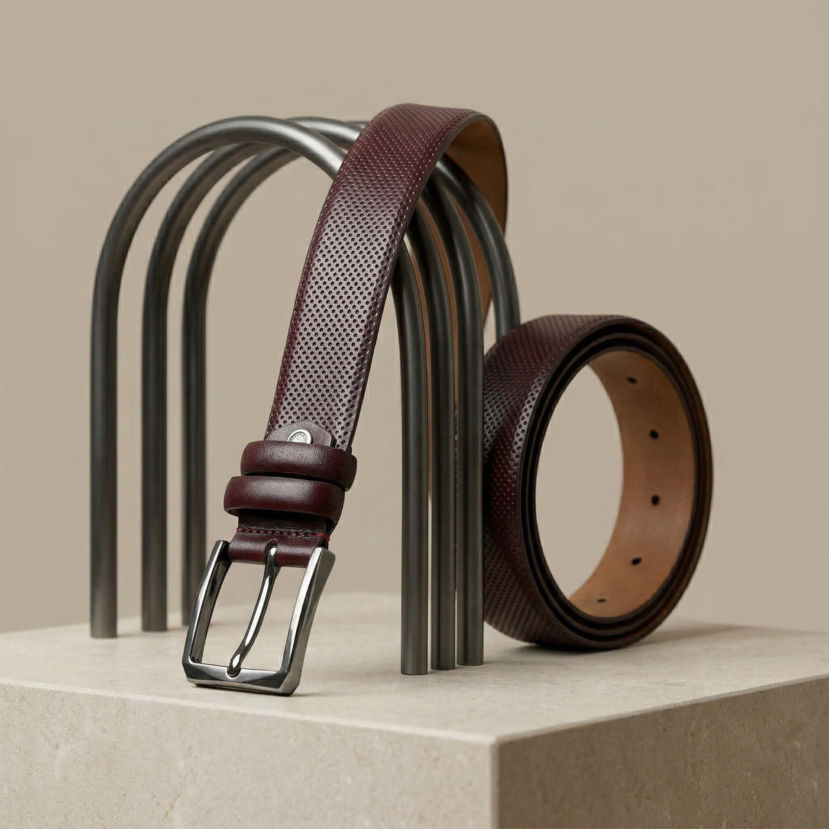 Burgundy Leather Net Belt: Stylish Sophistication