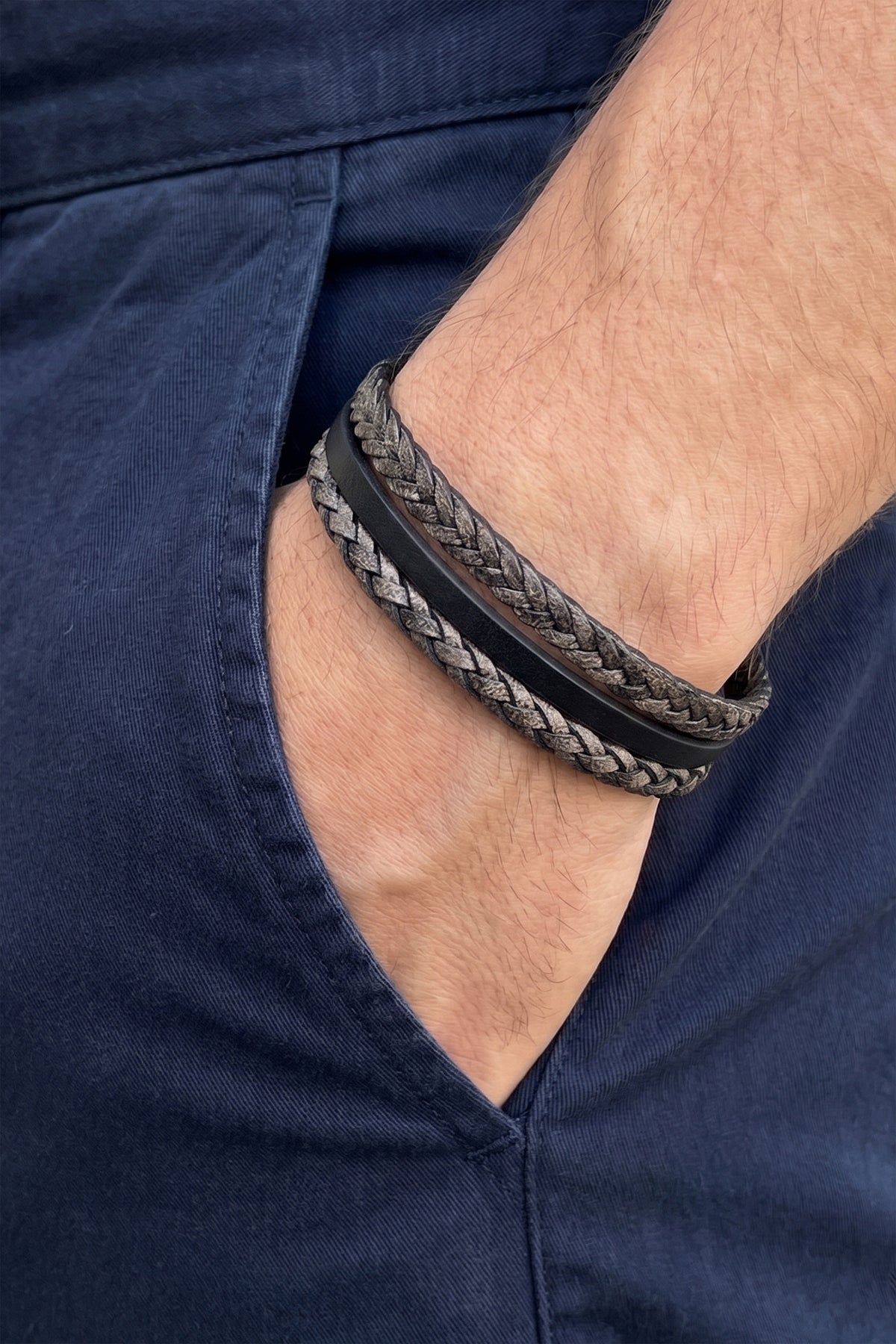 Leather Bracelet  
3 Layers