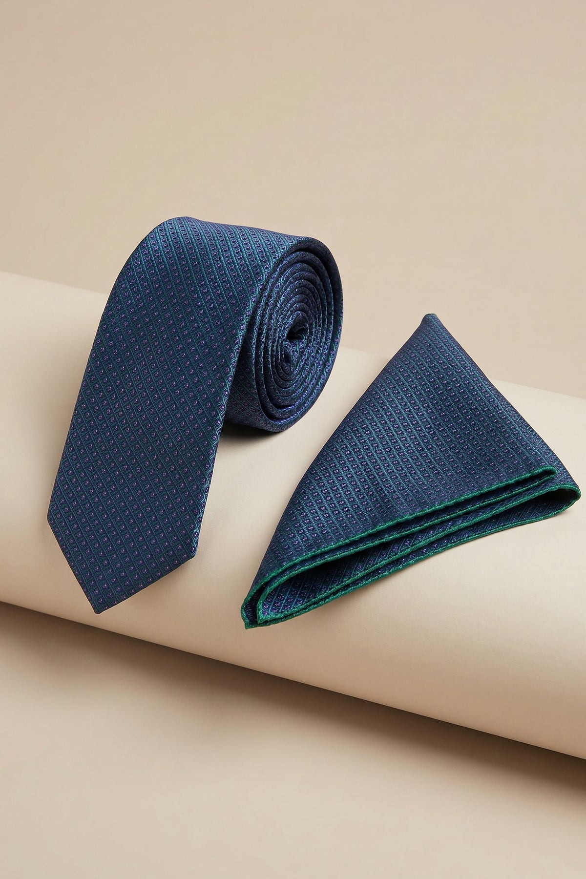 Green Slim Tie with Small Diamond Pattern – 2-Piece Set