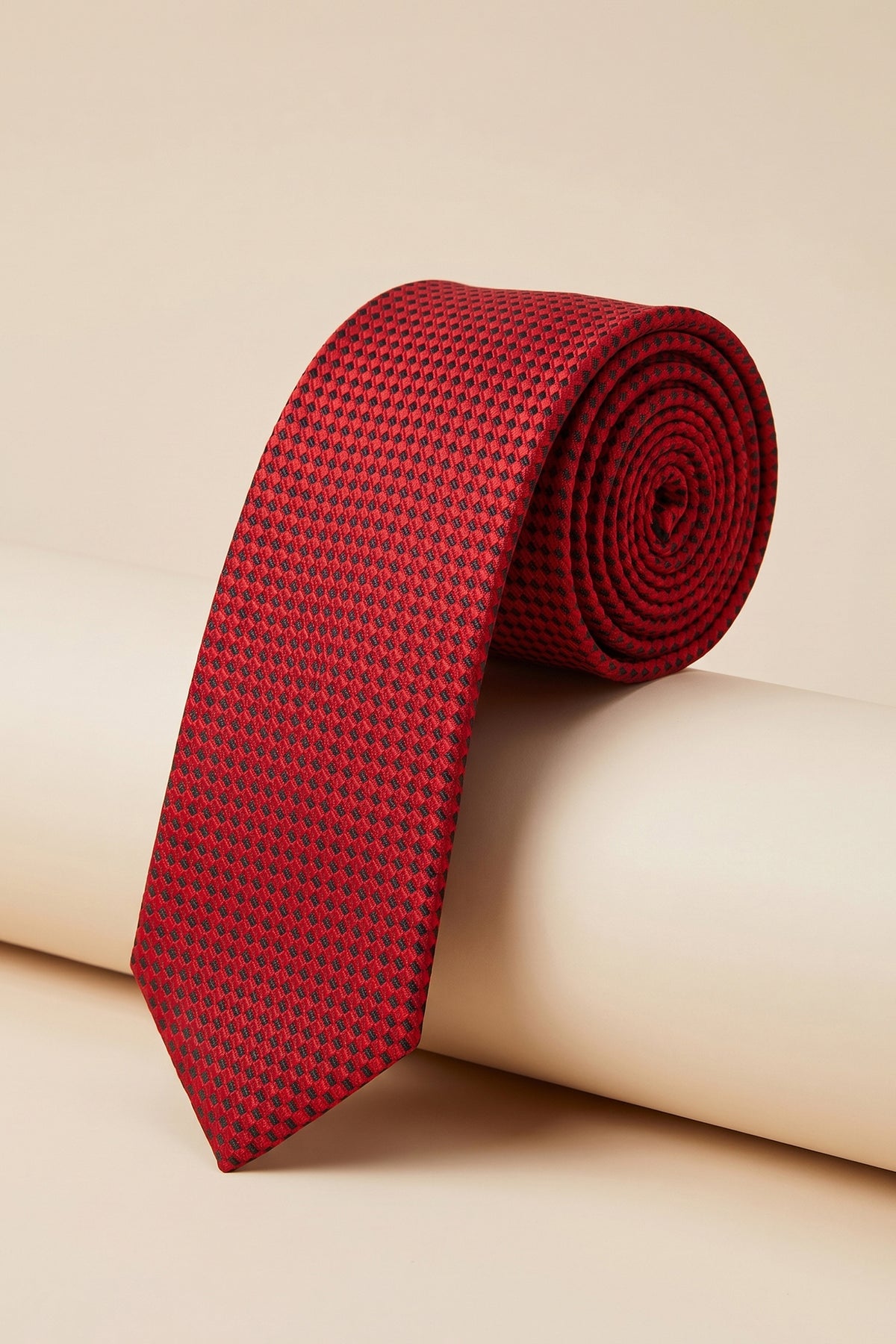 Houndstooth Classic: Red Pattern Tie