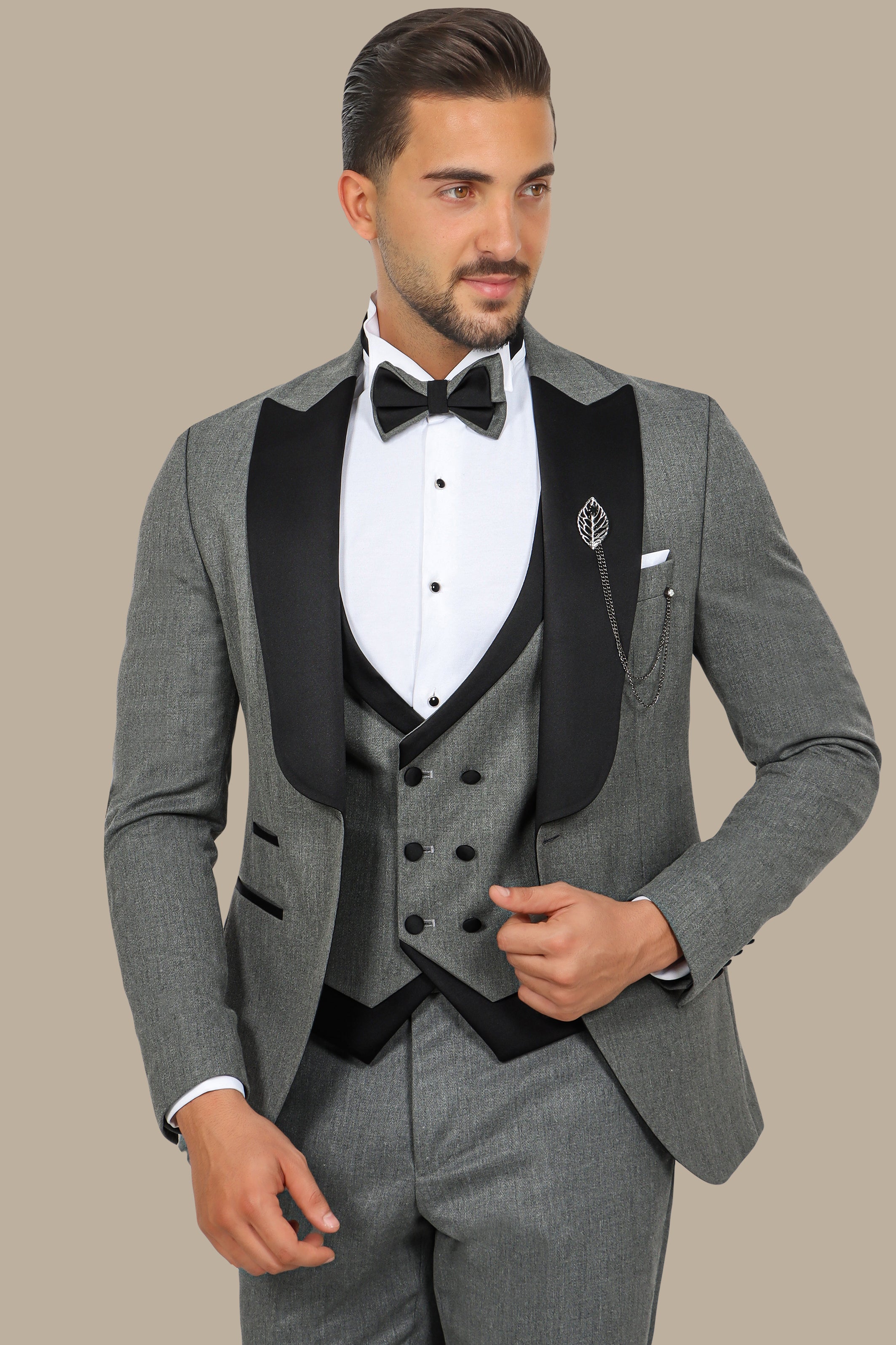 Grey Tuxedo: Peak Lapel, Structured Bord-à-Bord, 4-Piece