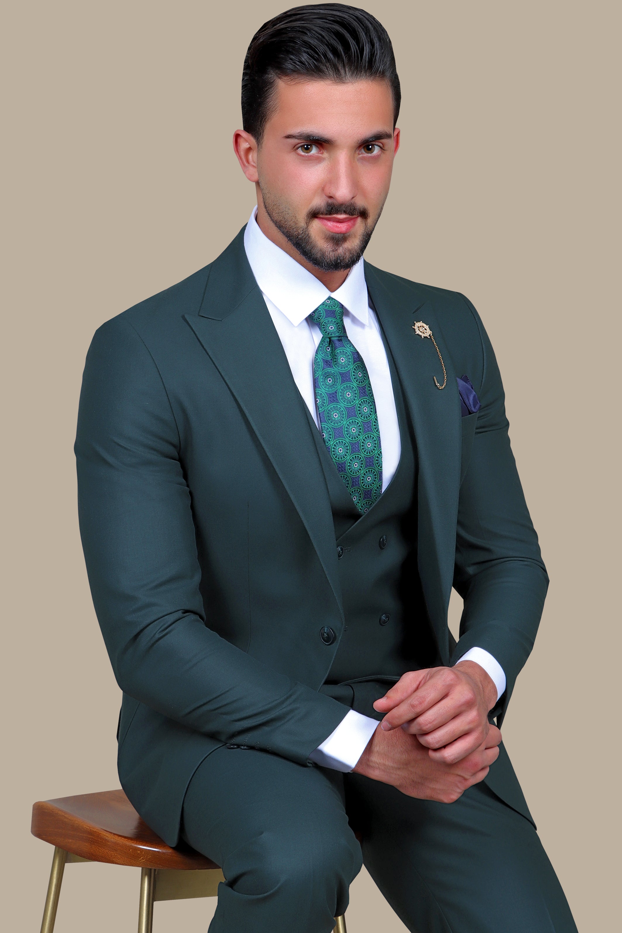 Emerald Elegance: The Peak Plain 3-Piece Green Suit