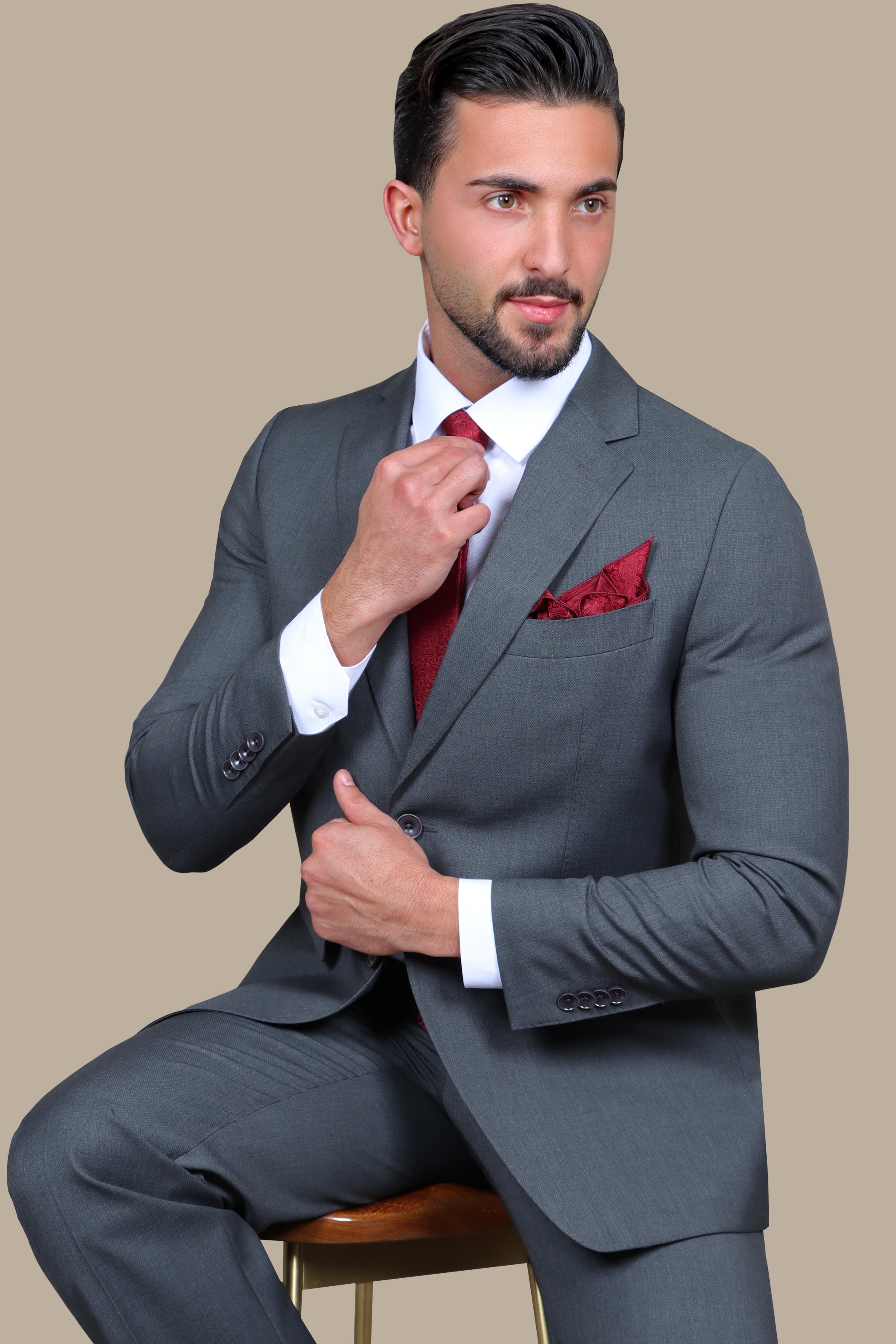 Understated Elegance: The Notch Drop 4-Color Gray Suit