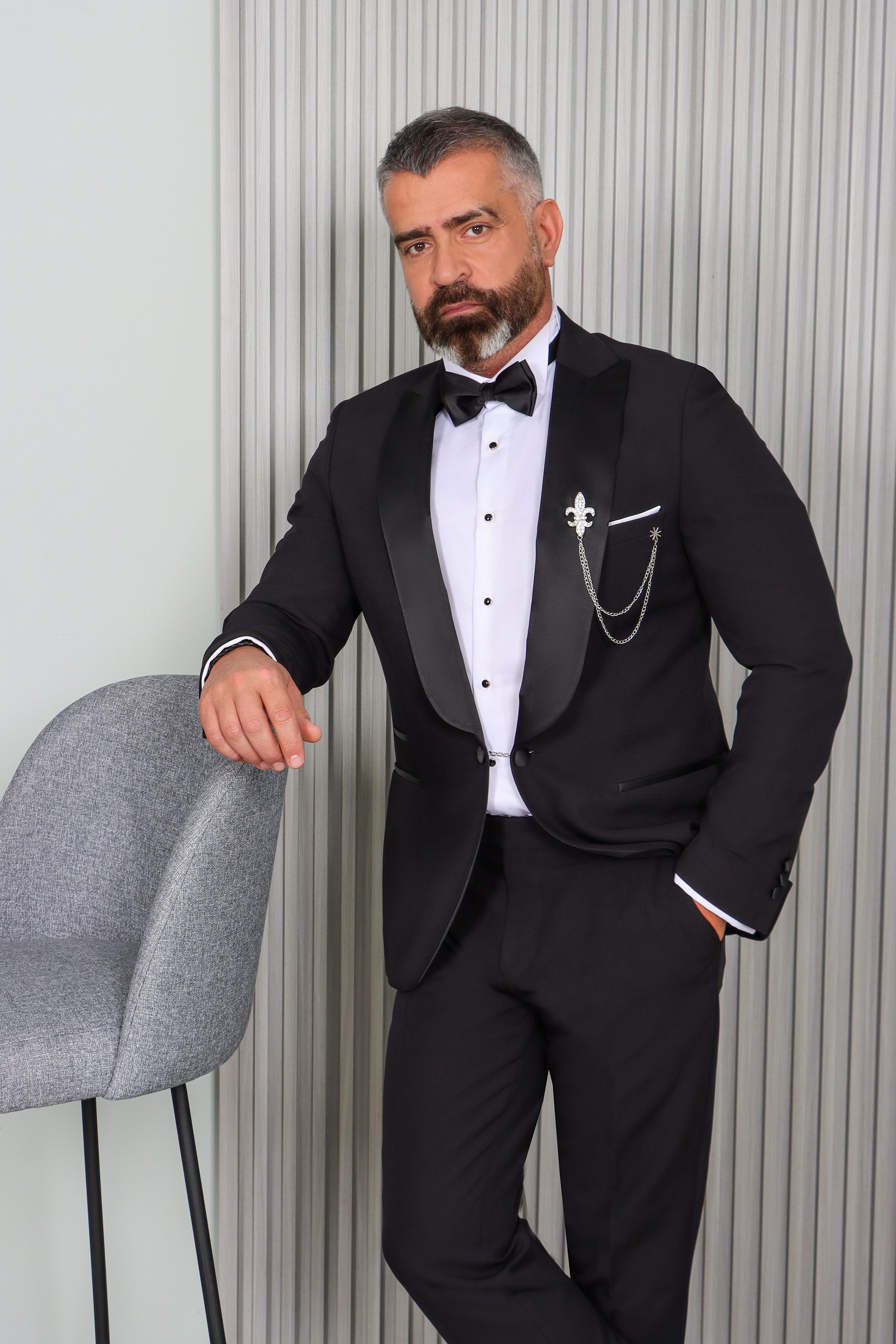 4-Piece Tuxedo Peak Lapel Bord à Bord Black