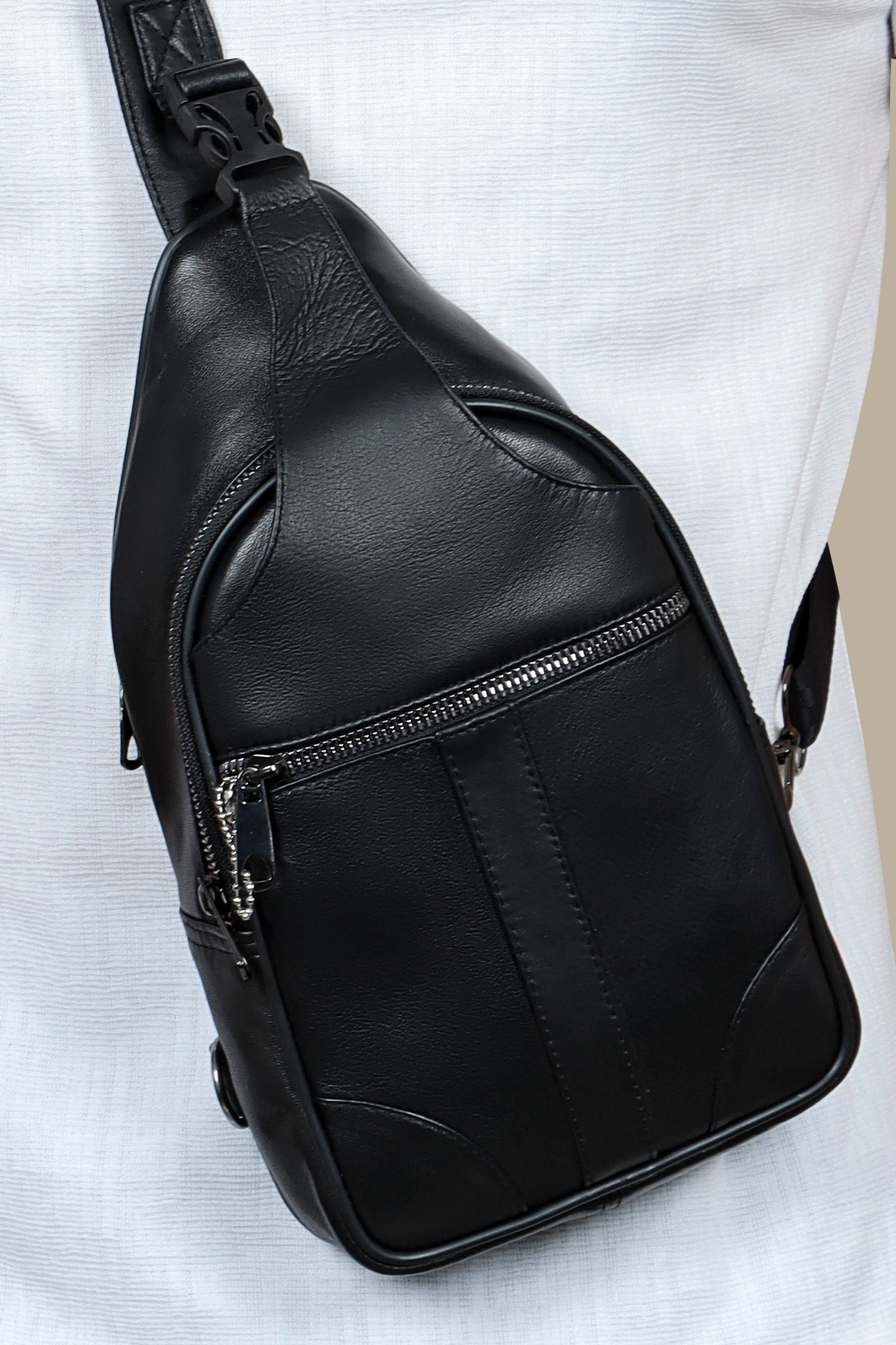 Black Elegance: Curved Leather Crossbody Chic