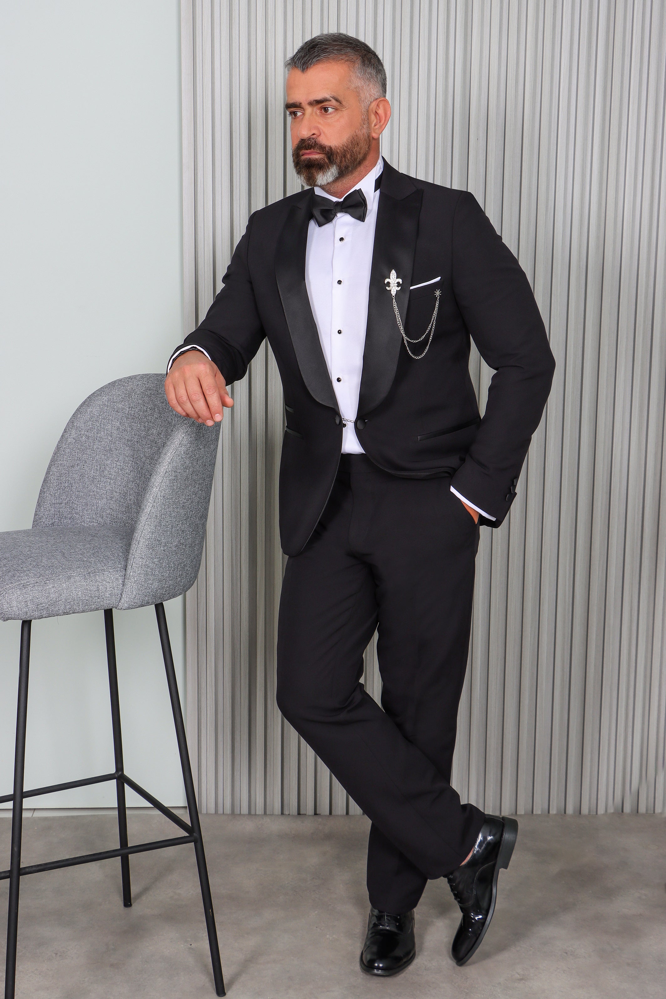 4-Piece Tuxedo Peak Lapel Bord à Bord Black