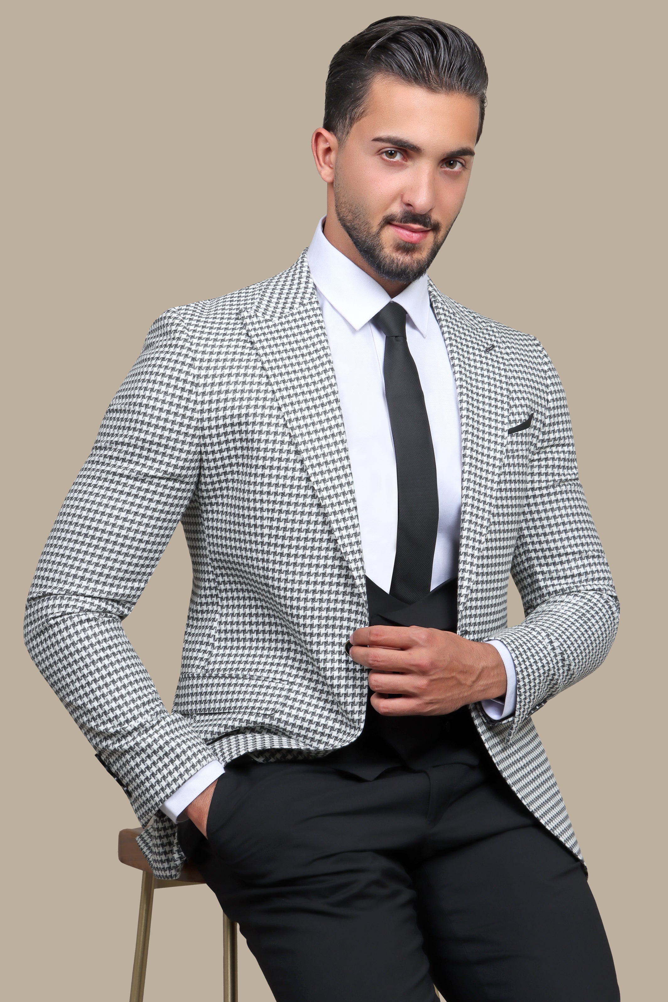 Dogtooth Peak Lapel Suit – 3 Pieces