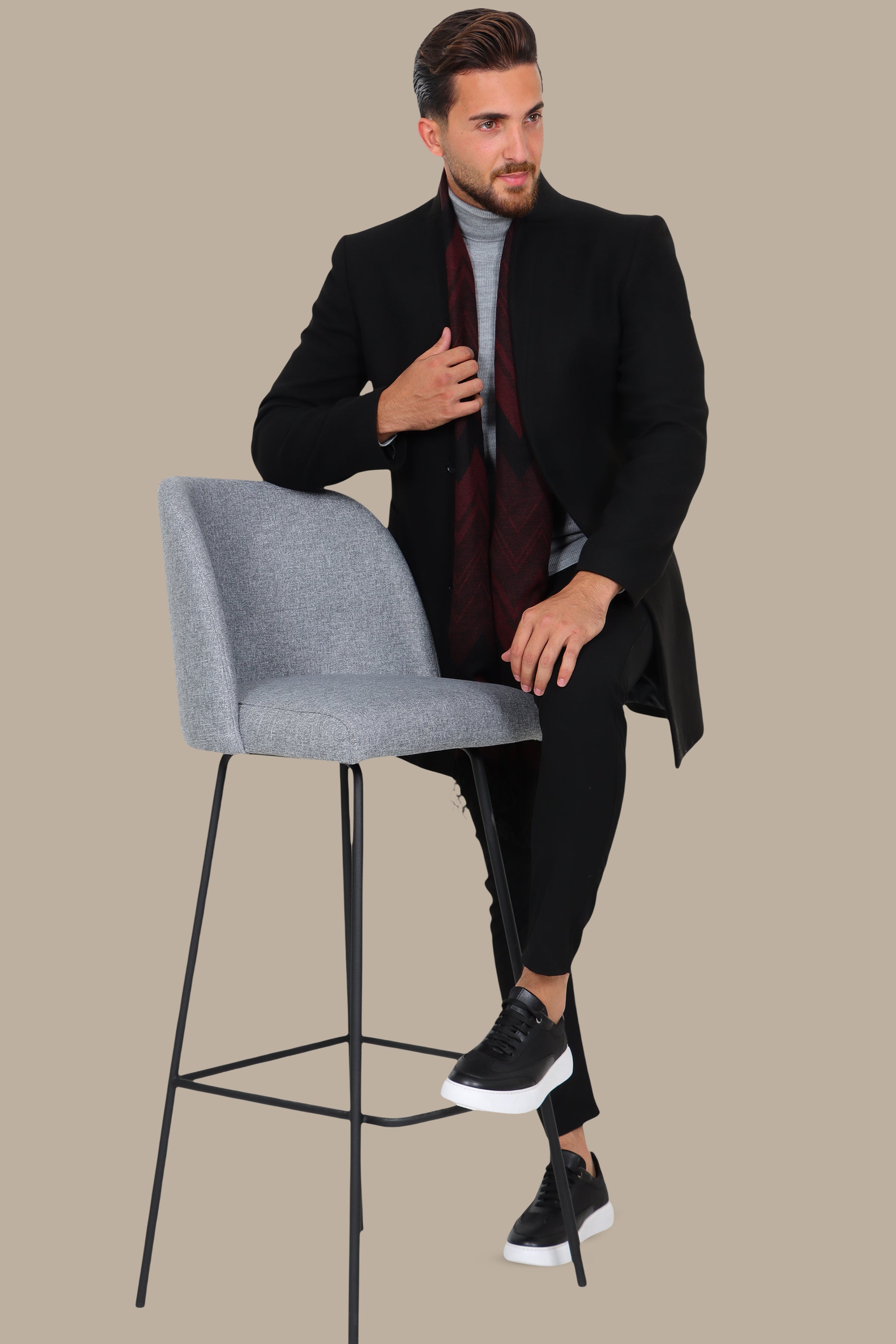 Black Elegance: The Classic Coat Col Mao in Basic Black