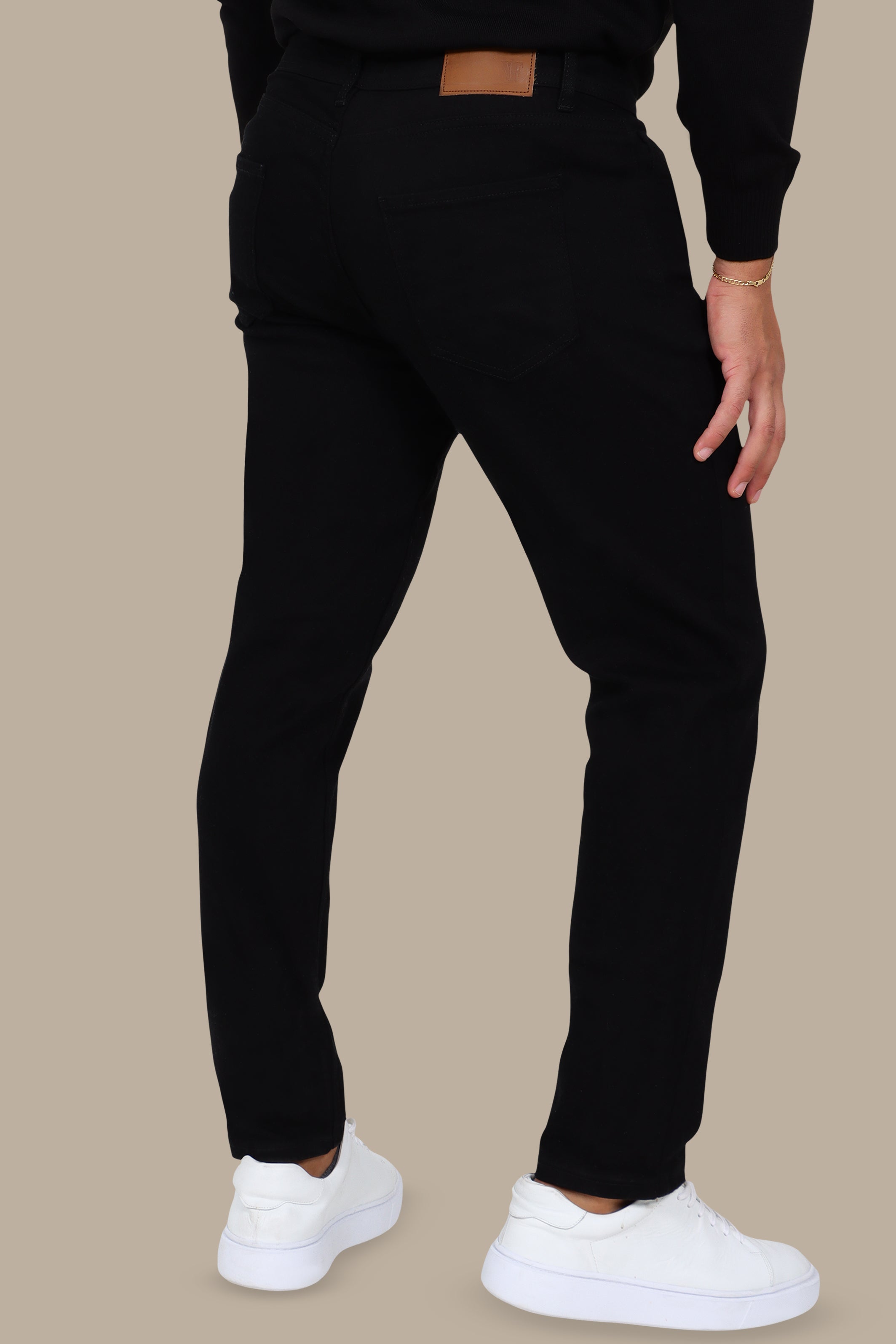 Basic Semi Regular Jeans in Black