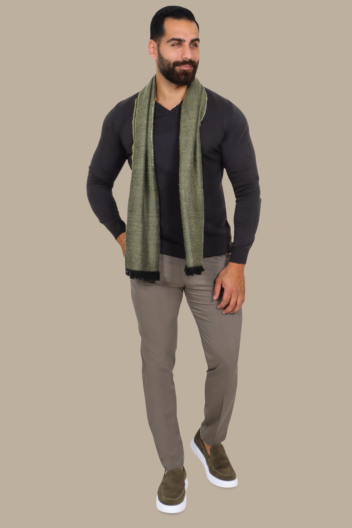 Basic V-Neck Sweater – Black