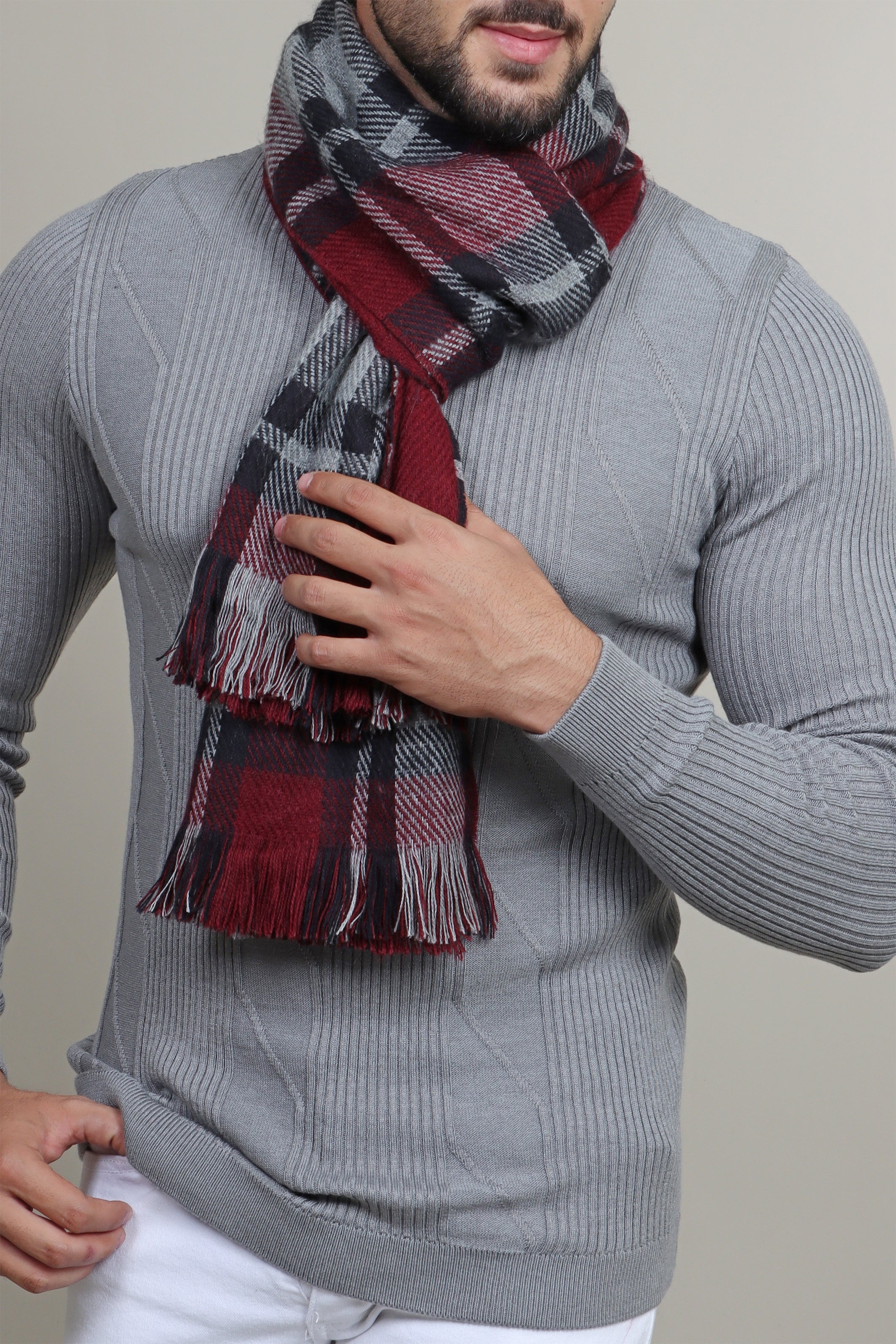 Chic Bordeaux: Luxurious Wool Scarf in Elegant Grey