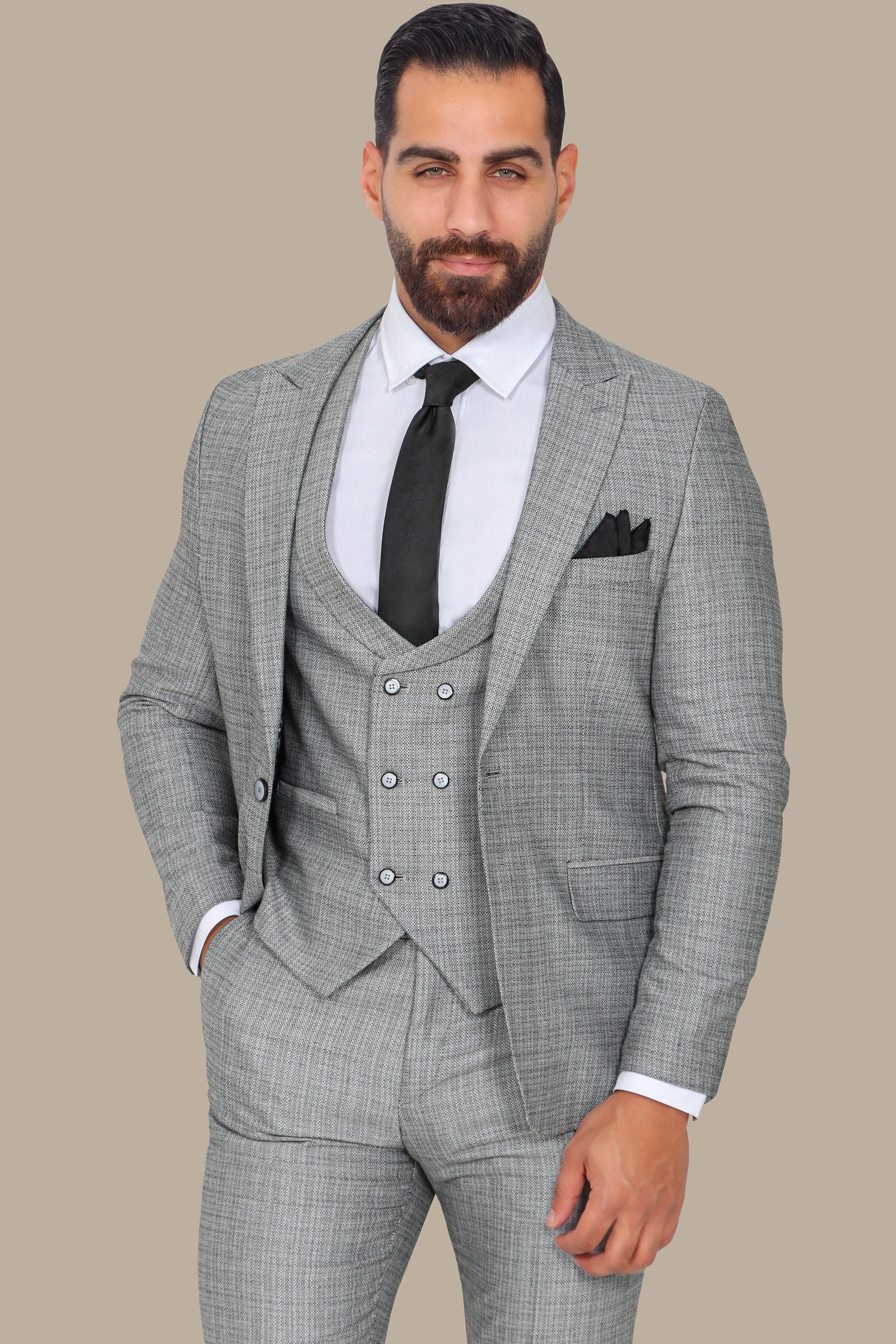 Refined Structure: 3-Piece Grey Suit with Peak Lapel