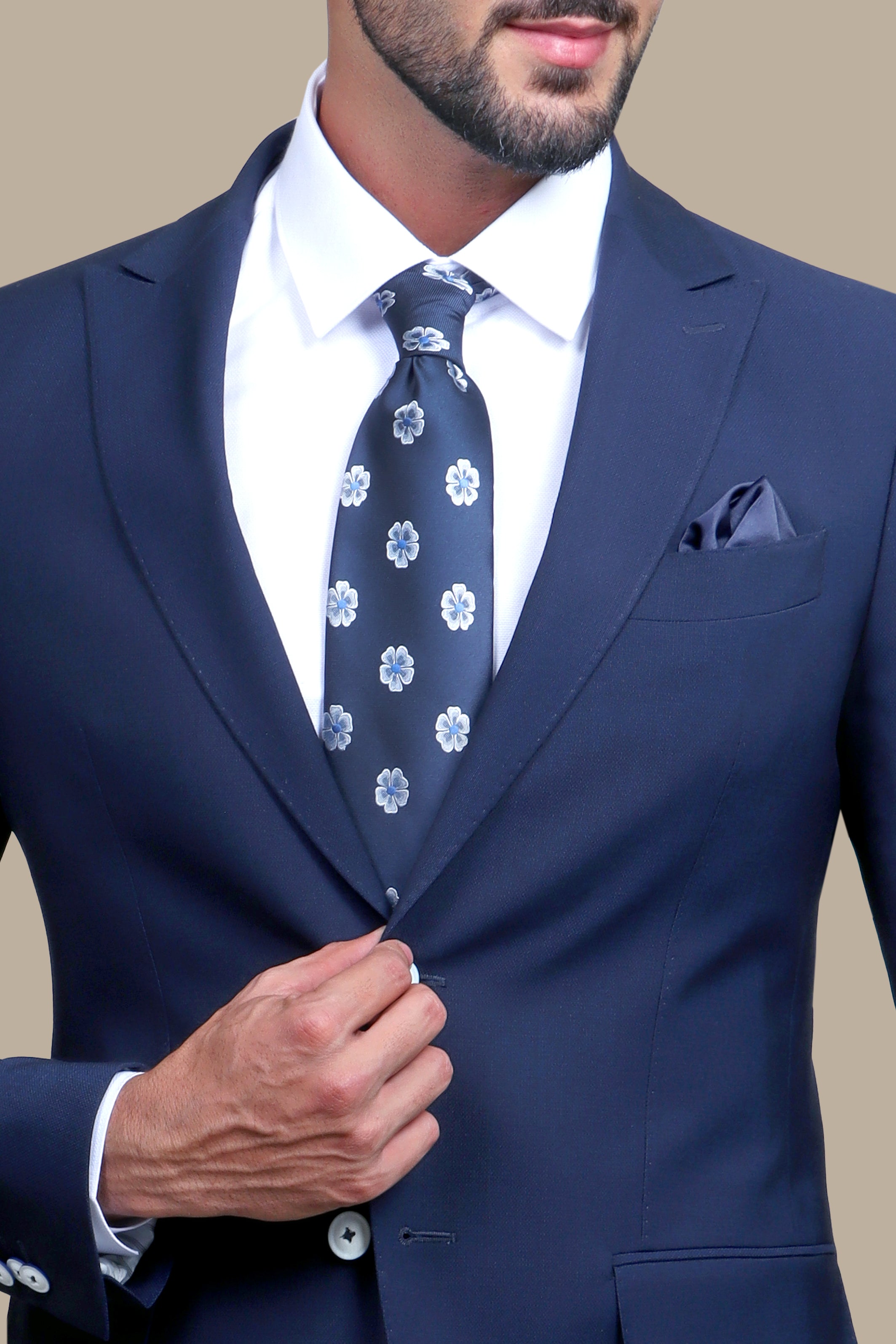 Peak of Sophistication: Dark Blue Basic Peak Lapel Suit