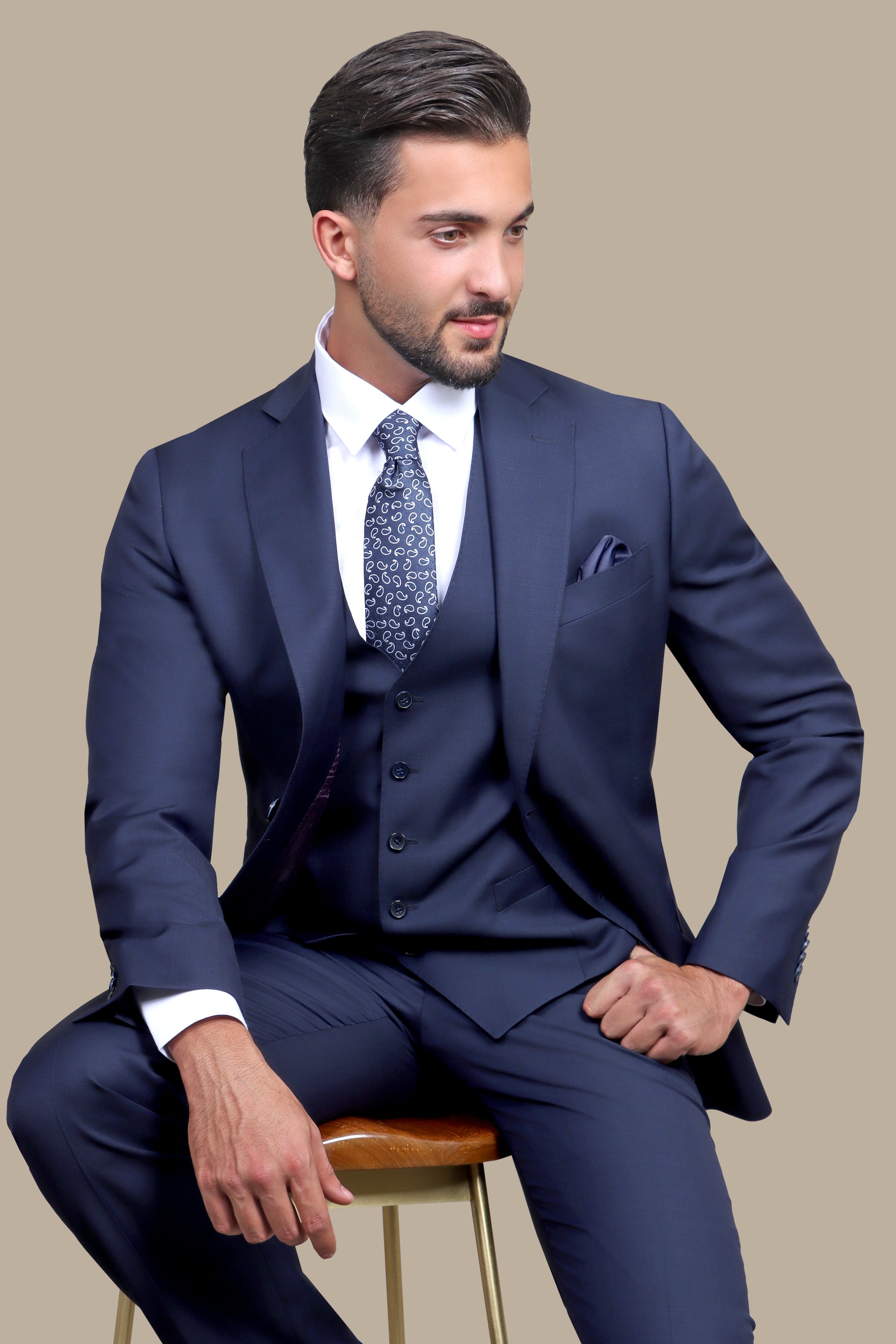 Refined Warmth: Navy Wool Notch Fila Fil 3-Piece Suit