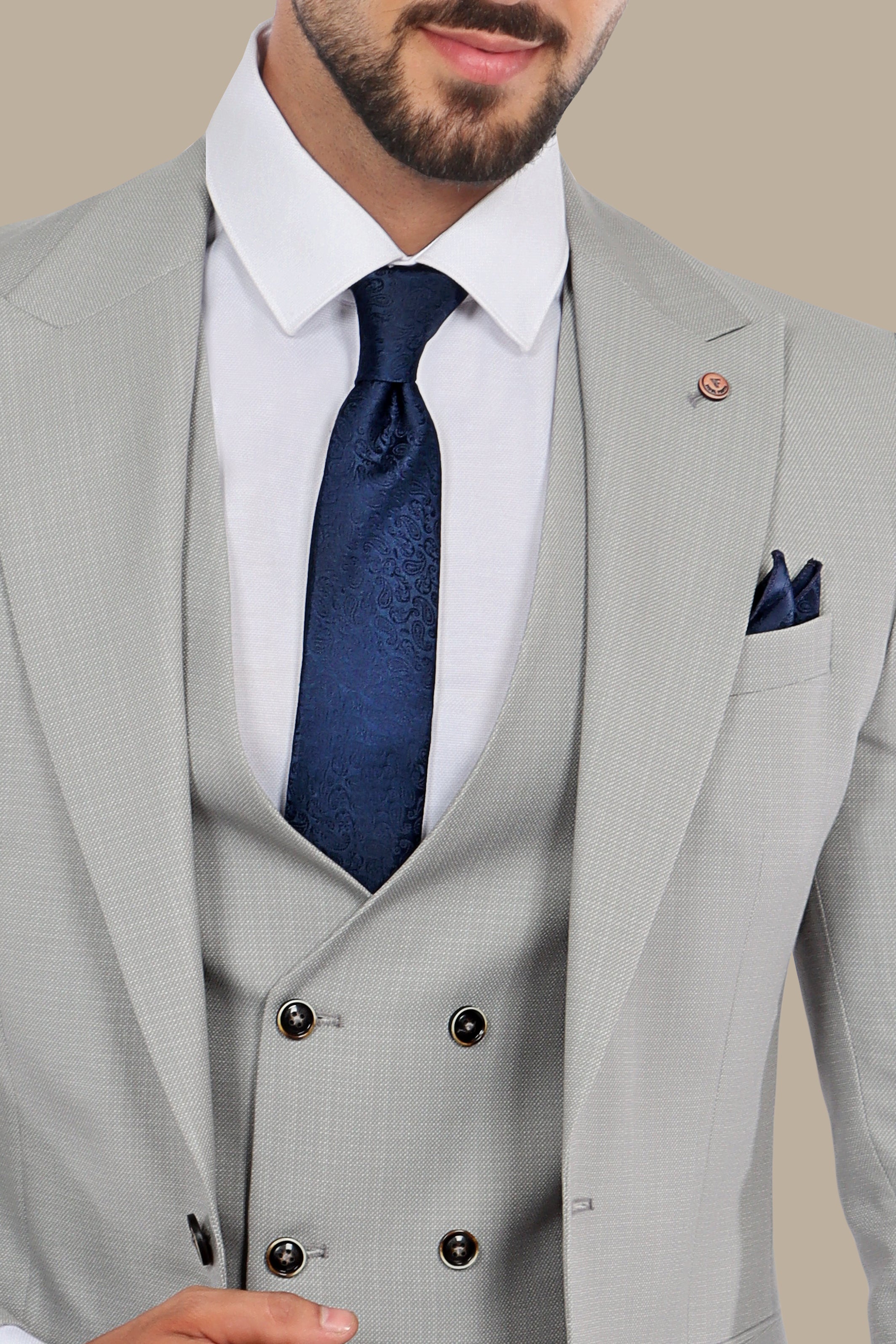 Polished Elegance: 3-Piece Light Grey Suit with Dots and Peak Lapels