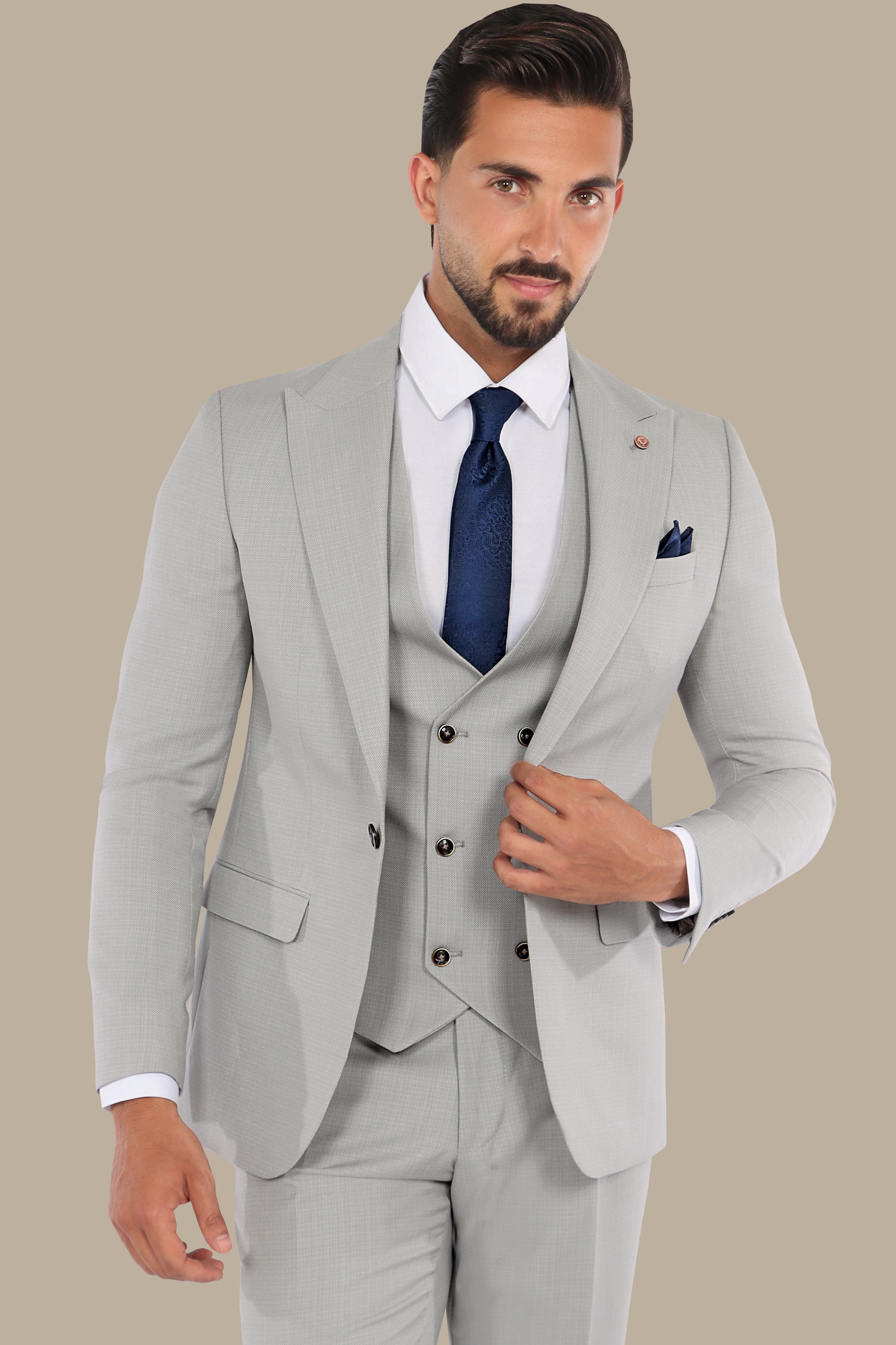 Polished Elegance: 3-Piece Light Grey Suit with Dots and Peak Lapels