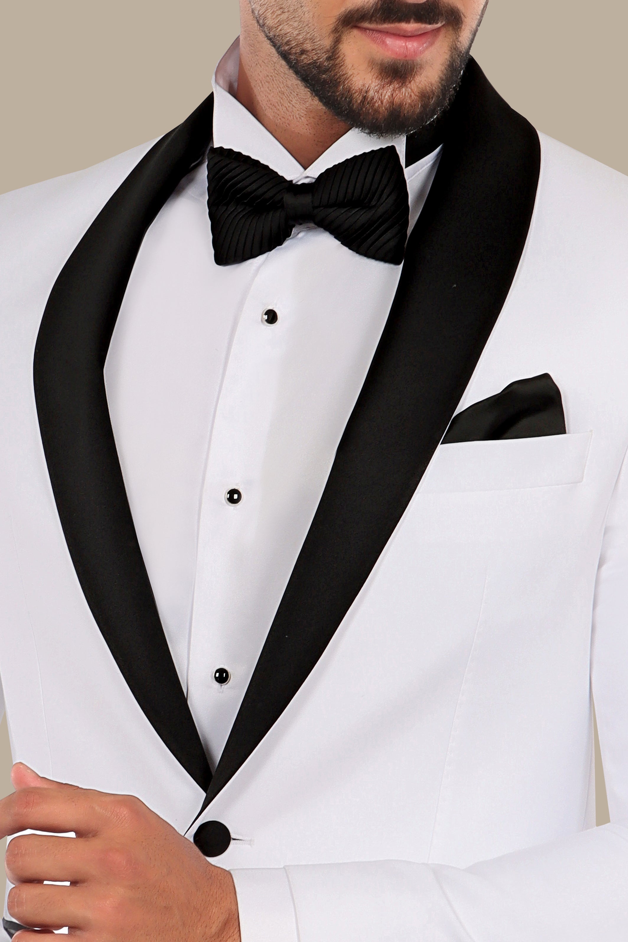 White Elegance: Tuxedo Plain Col Chale