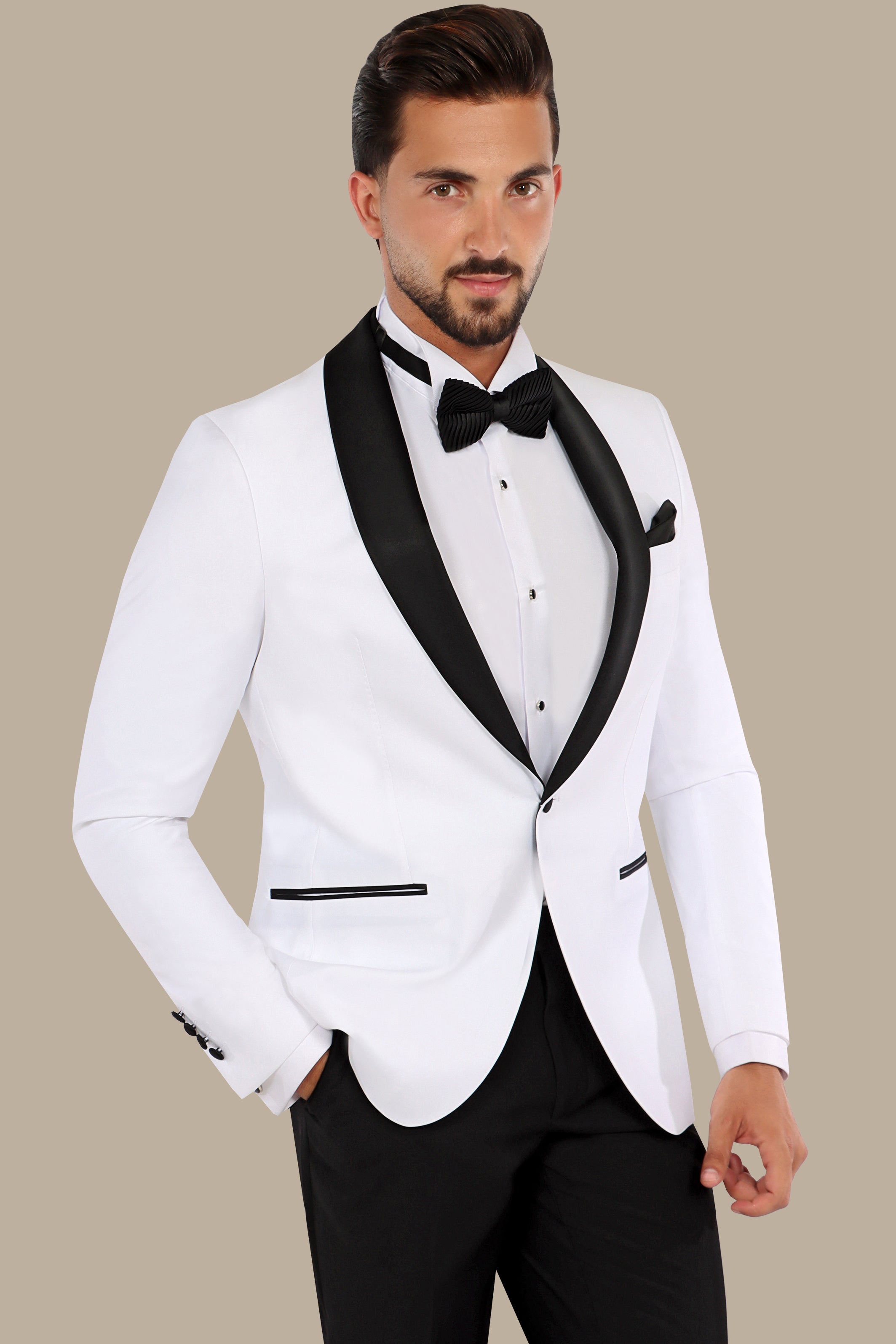 White Elegance: Tuxedo Plain Col Chale