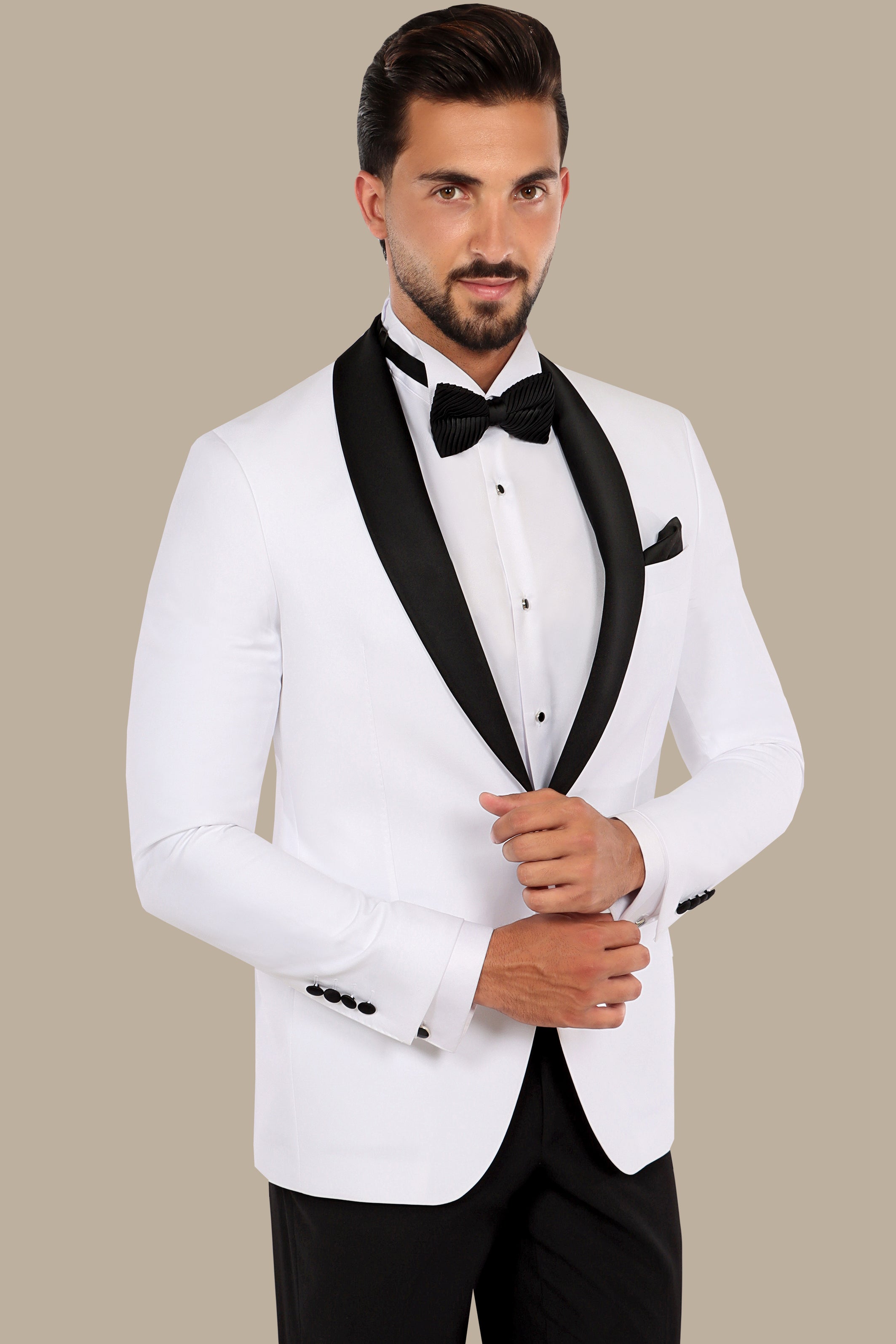 White Elegance: Tuxedo Plain Col Chale