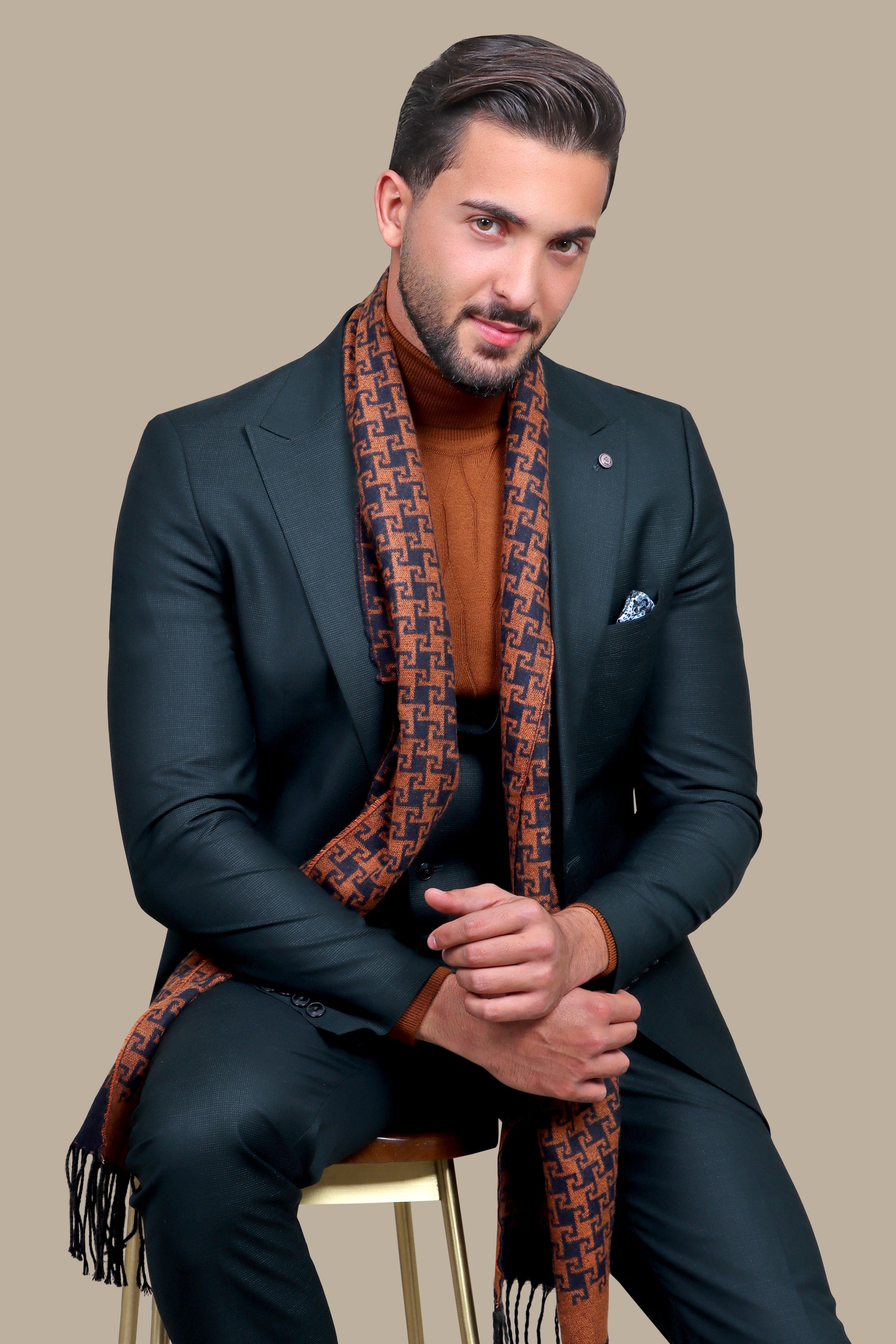 Sophisticated Dark Green Suit with Small Checks: The Peak of Elegance in 3 Pieces