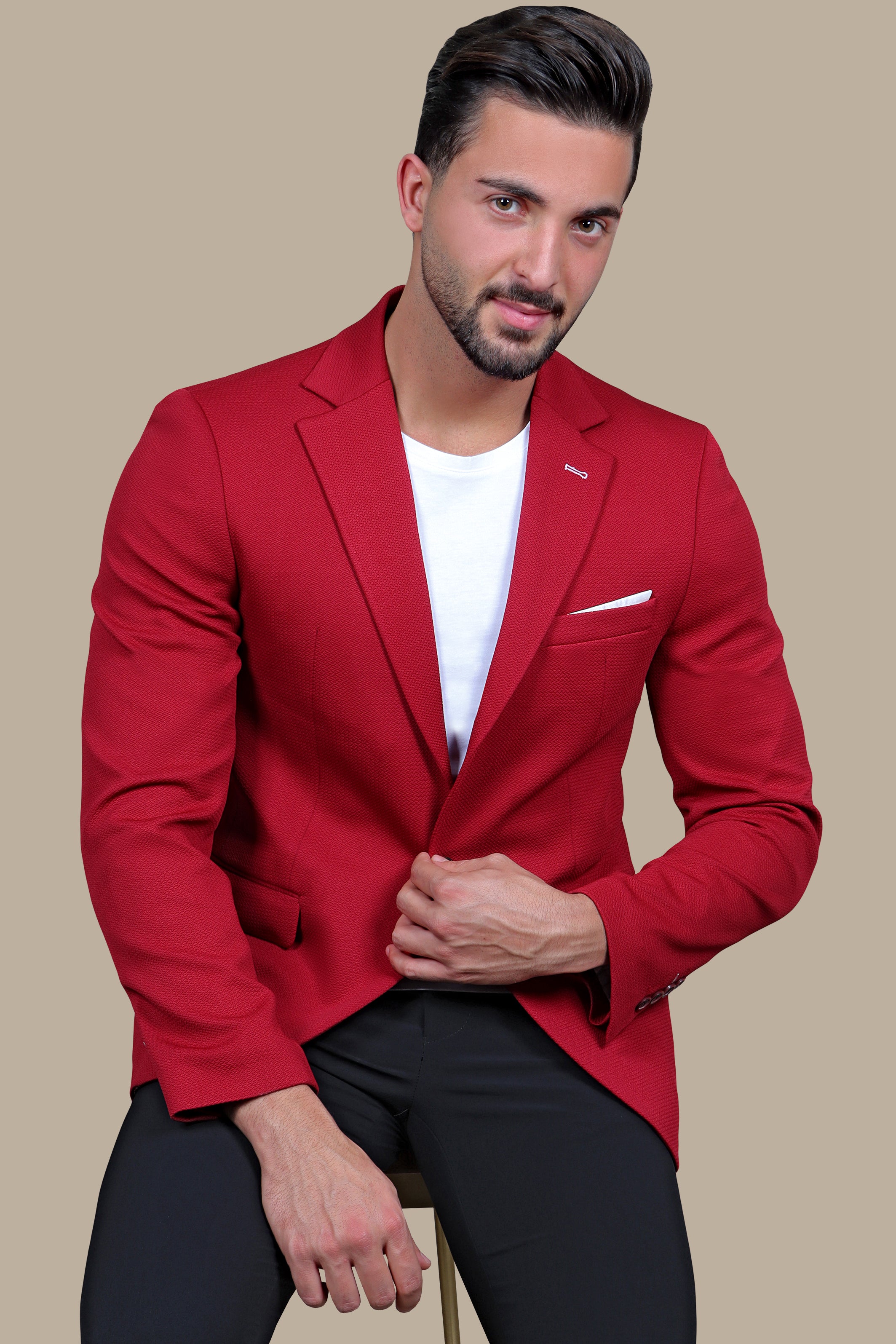 Red Notch Lapel Blazer: Bold & Structured