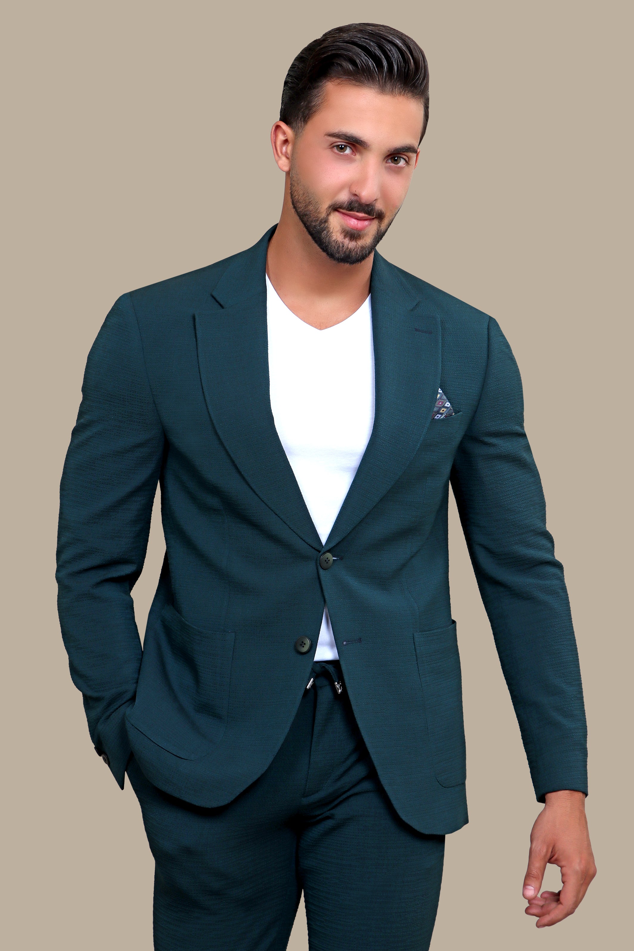 Green Oasis Travel Suit: Stylish Patch Pocket Edition