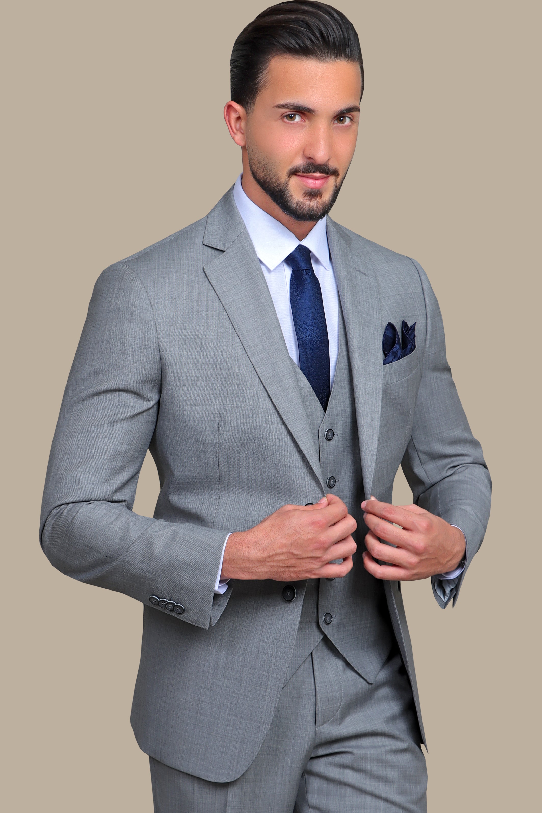 Effortless Chic: Wool Notch Fila Fil 3-Piece Suit in Light Grey