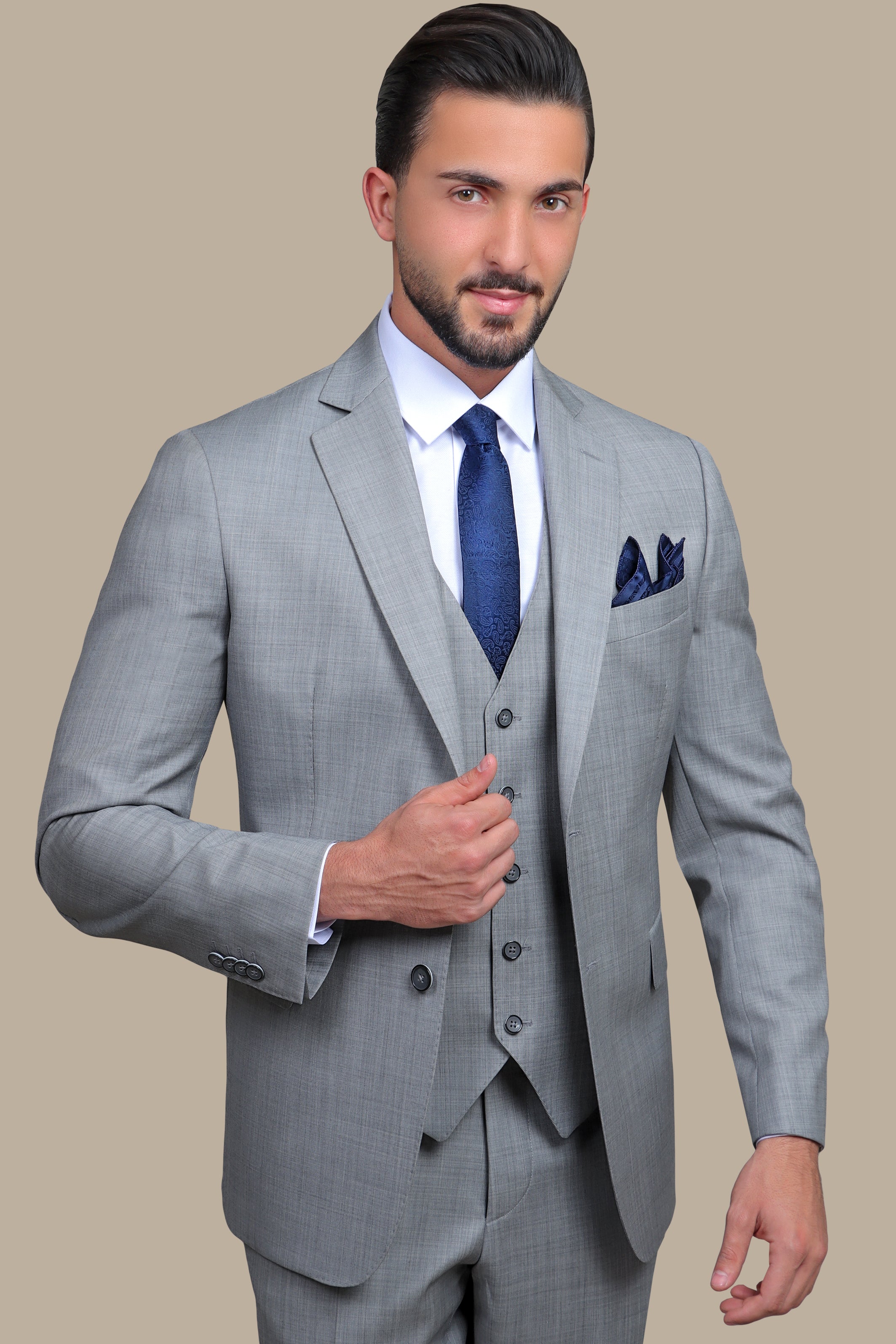 Effortless Chic: Wool Notch Fila Fil 3-Piece Suit in Light Grey