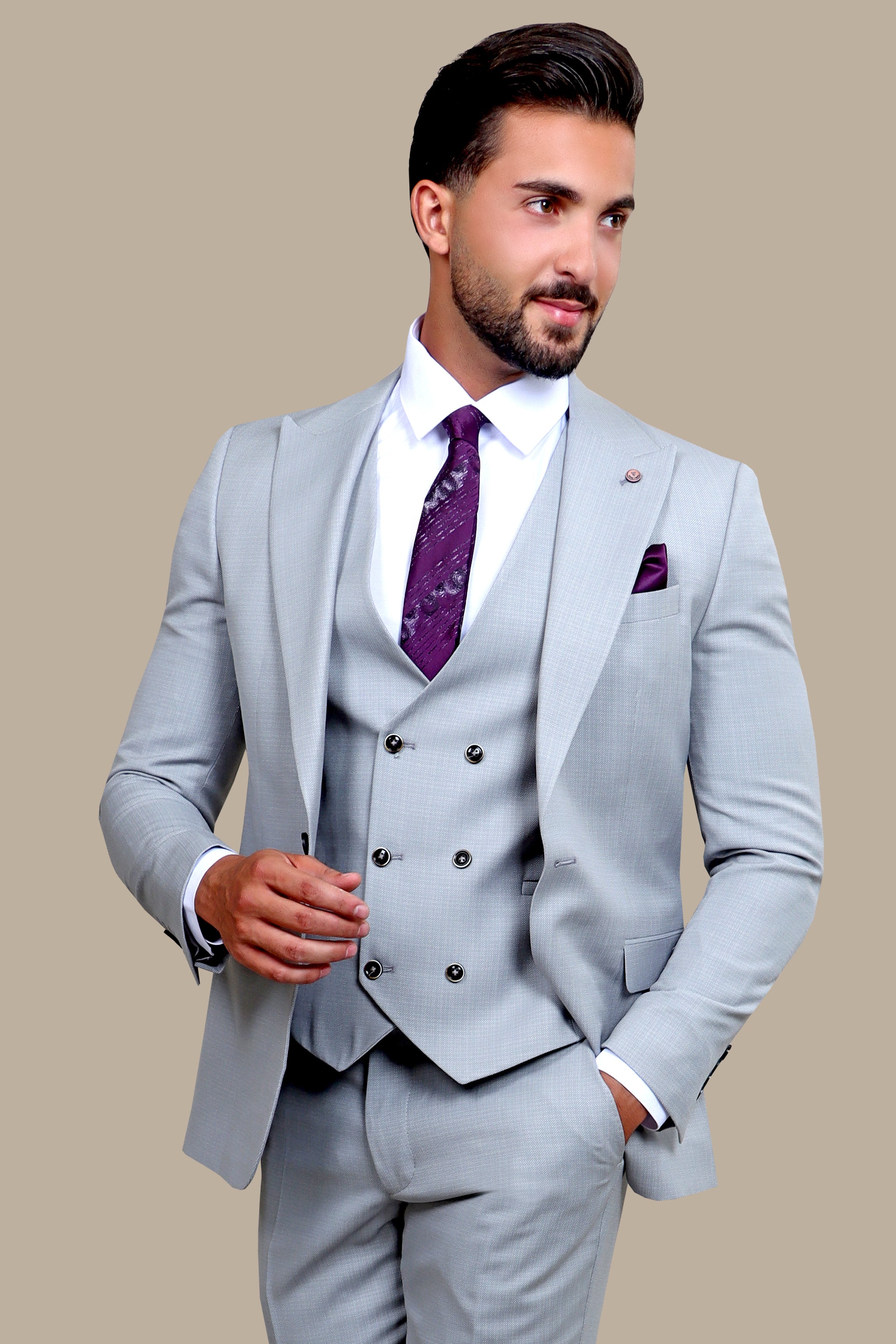 Polished Elegance: 3-Piece Light Grey Suit with Dots and Peak Lapels