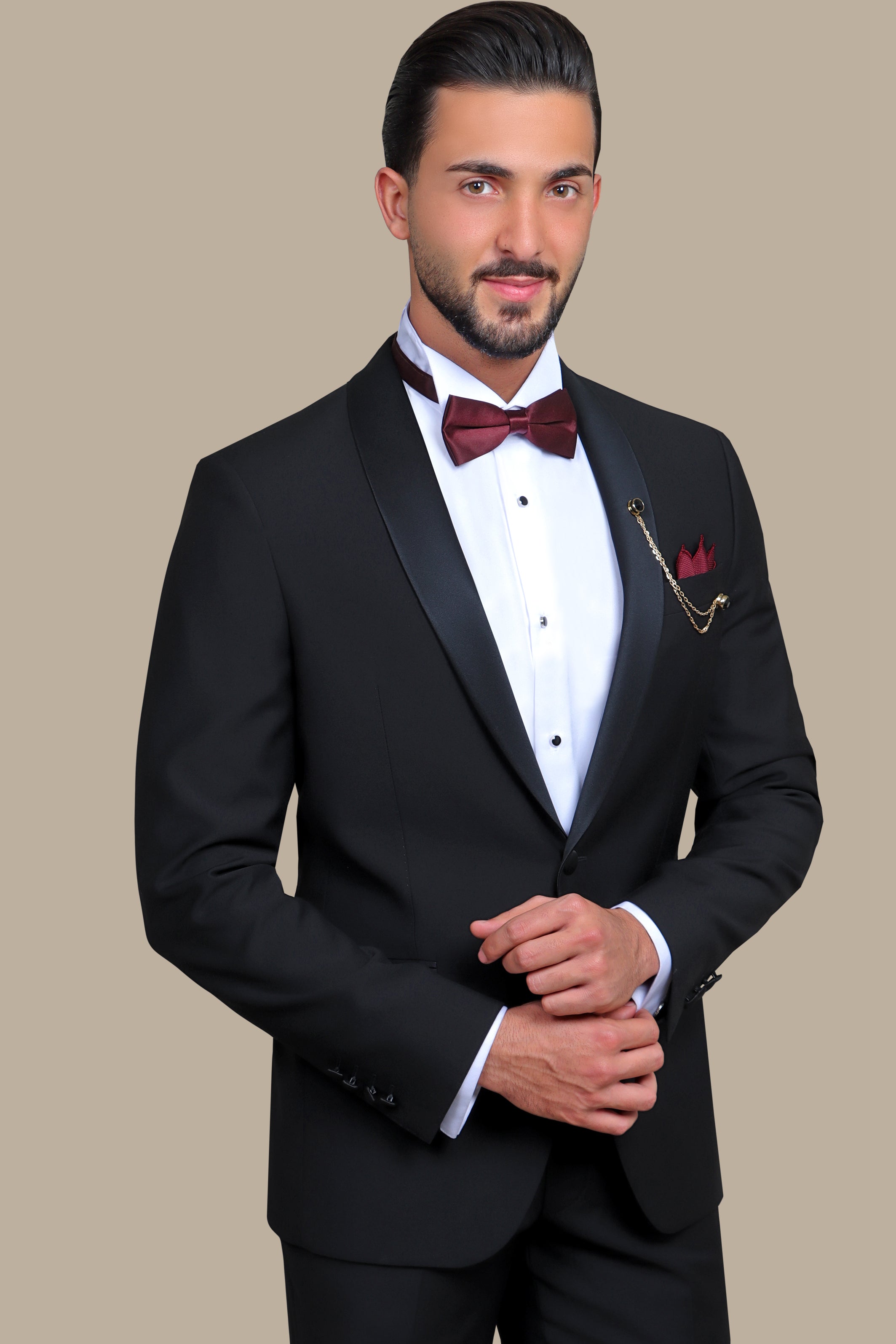 Black Elegance: Tuxedo Plain Col Chale