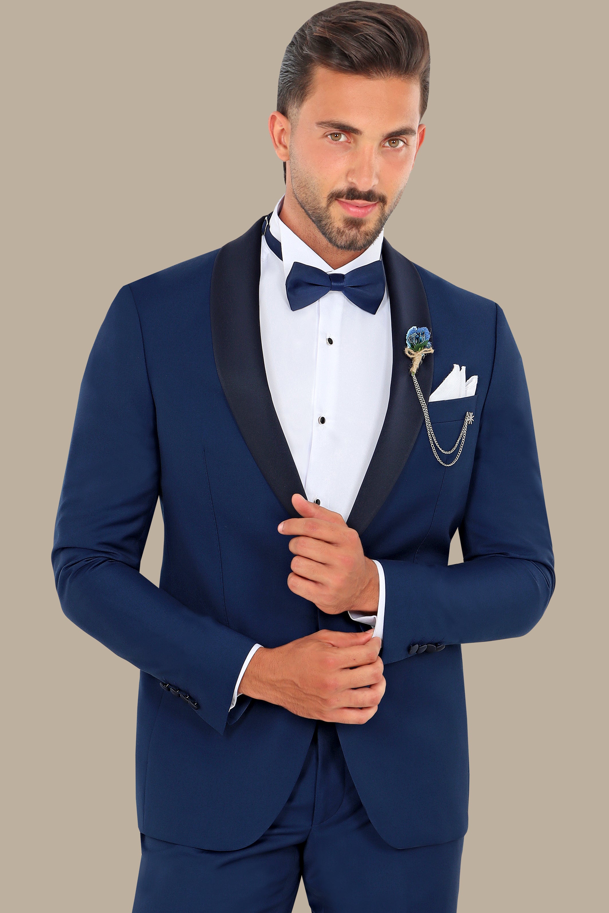 Blue Elegance: Tuxedo Plain Col Chale