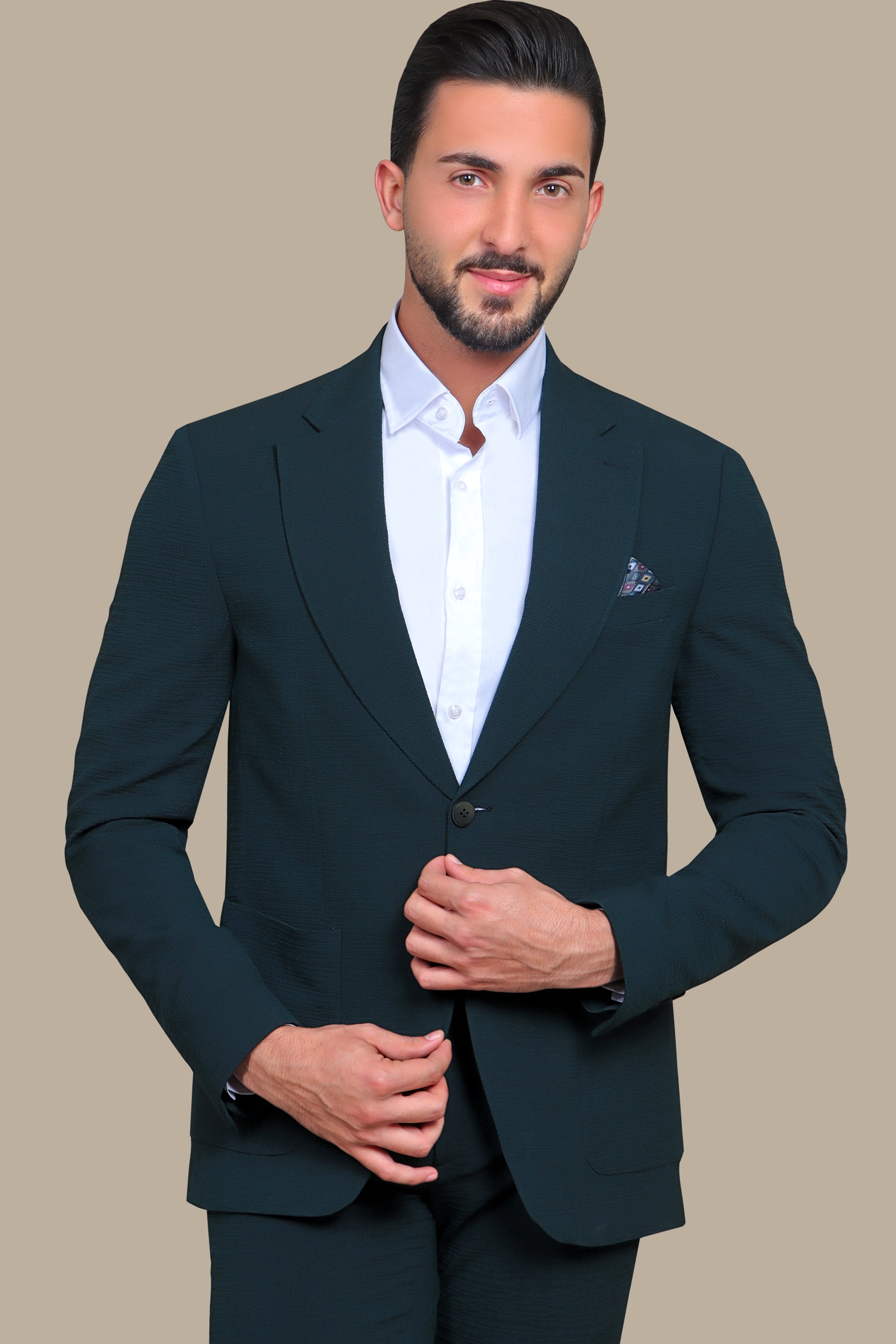 Green Oasis Travel Suit: Stylish Patch Pocket Edition