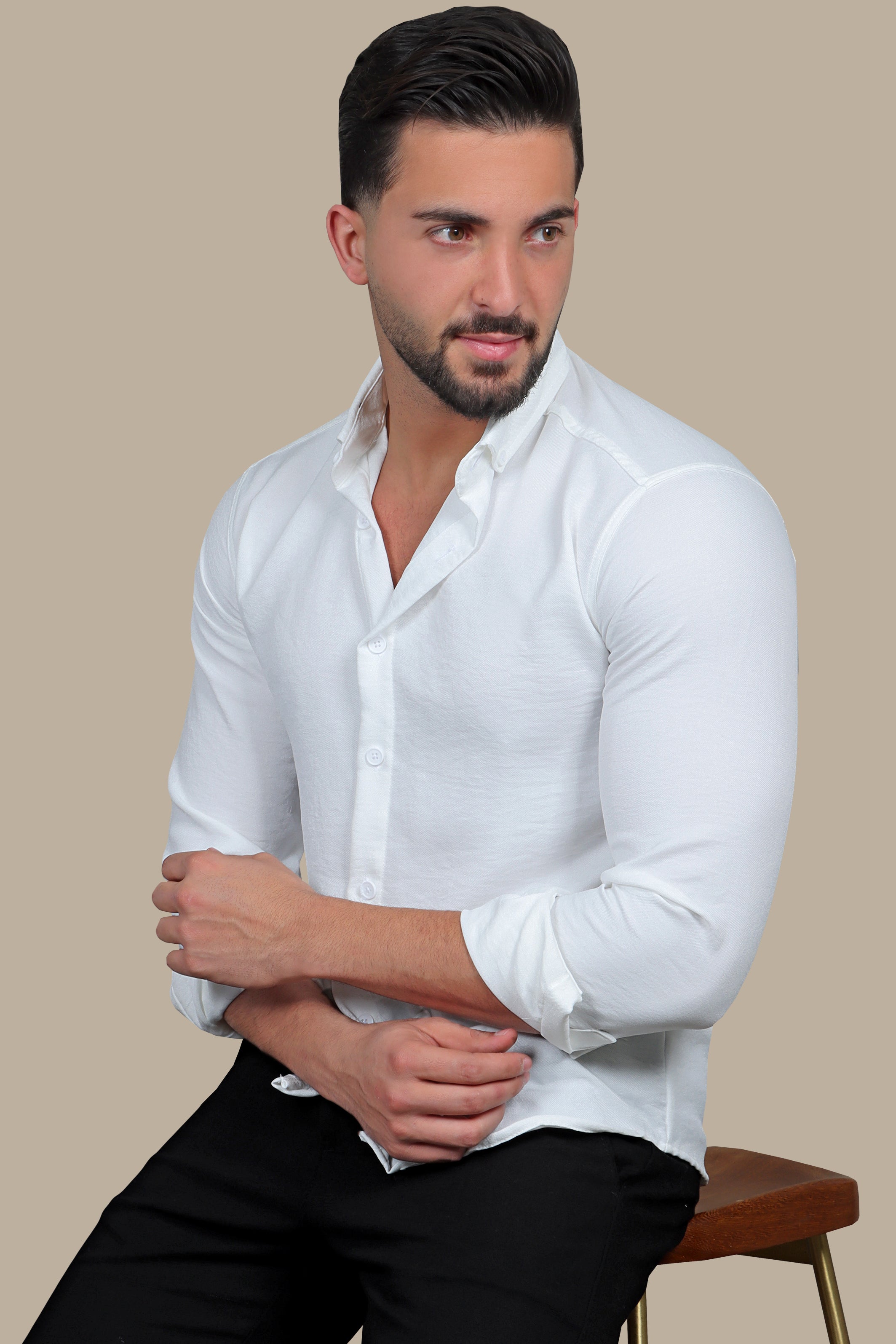 Pure Comfort: The Essential White Linen Shirt