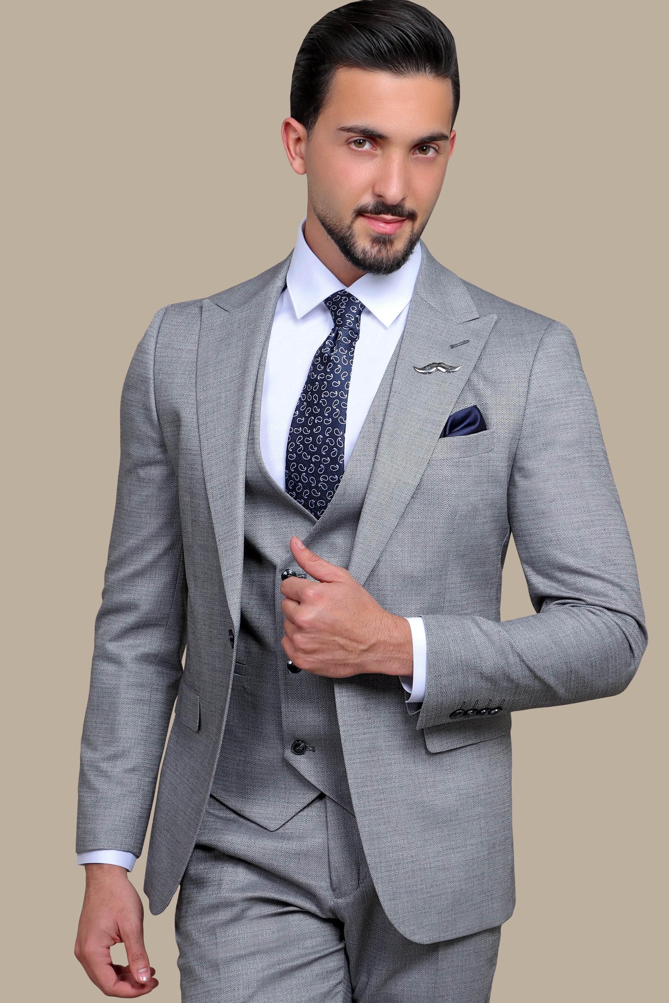 Stitched Gray Peak Lapel 3-Piece Suit: Classic Sophistication