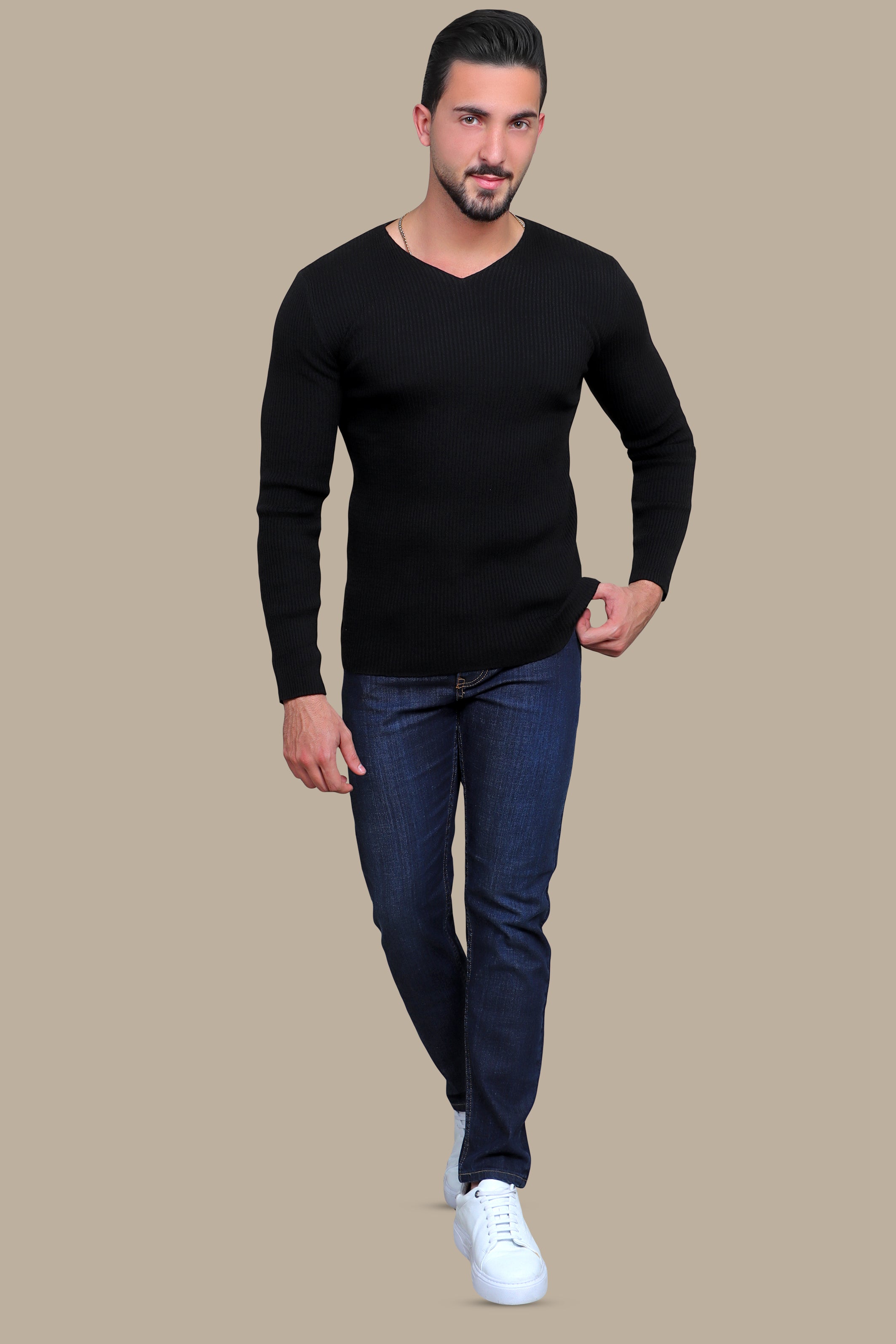 Chic Comfort: N-Neck Ribbed Black Sweater