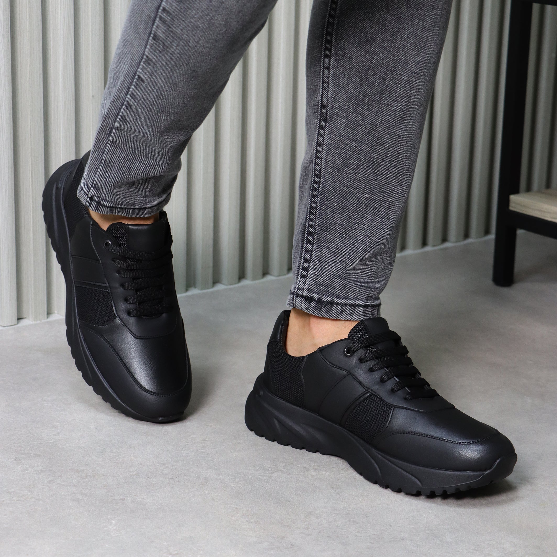 FitFlop Leather Sneakers – Black
