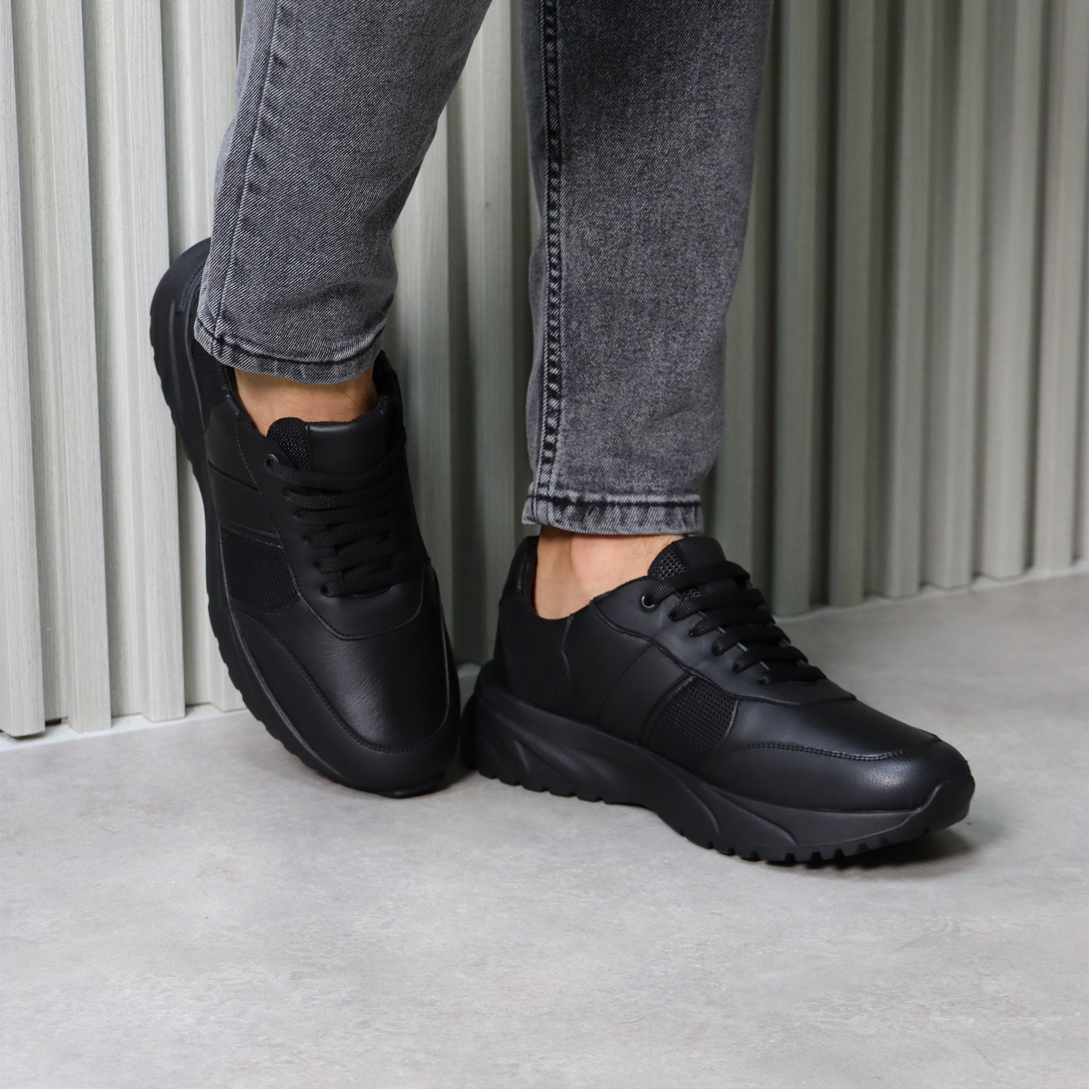 FitFlop Leather Sneakers – Black