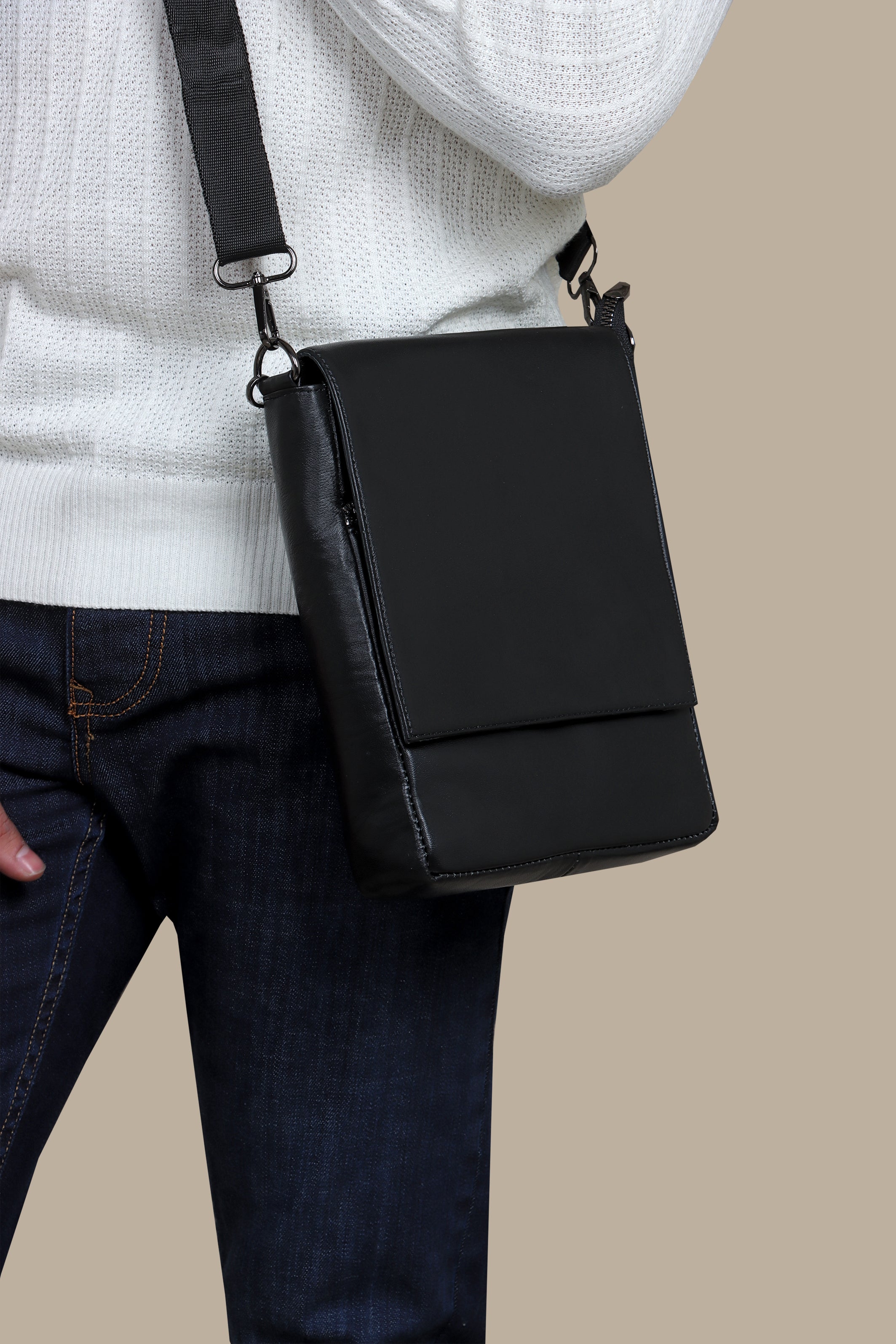 Elegance in Ebony: Black Leather Basic Crossbody Bag